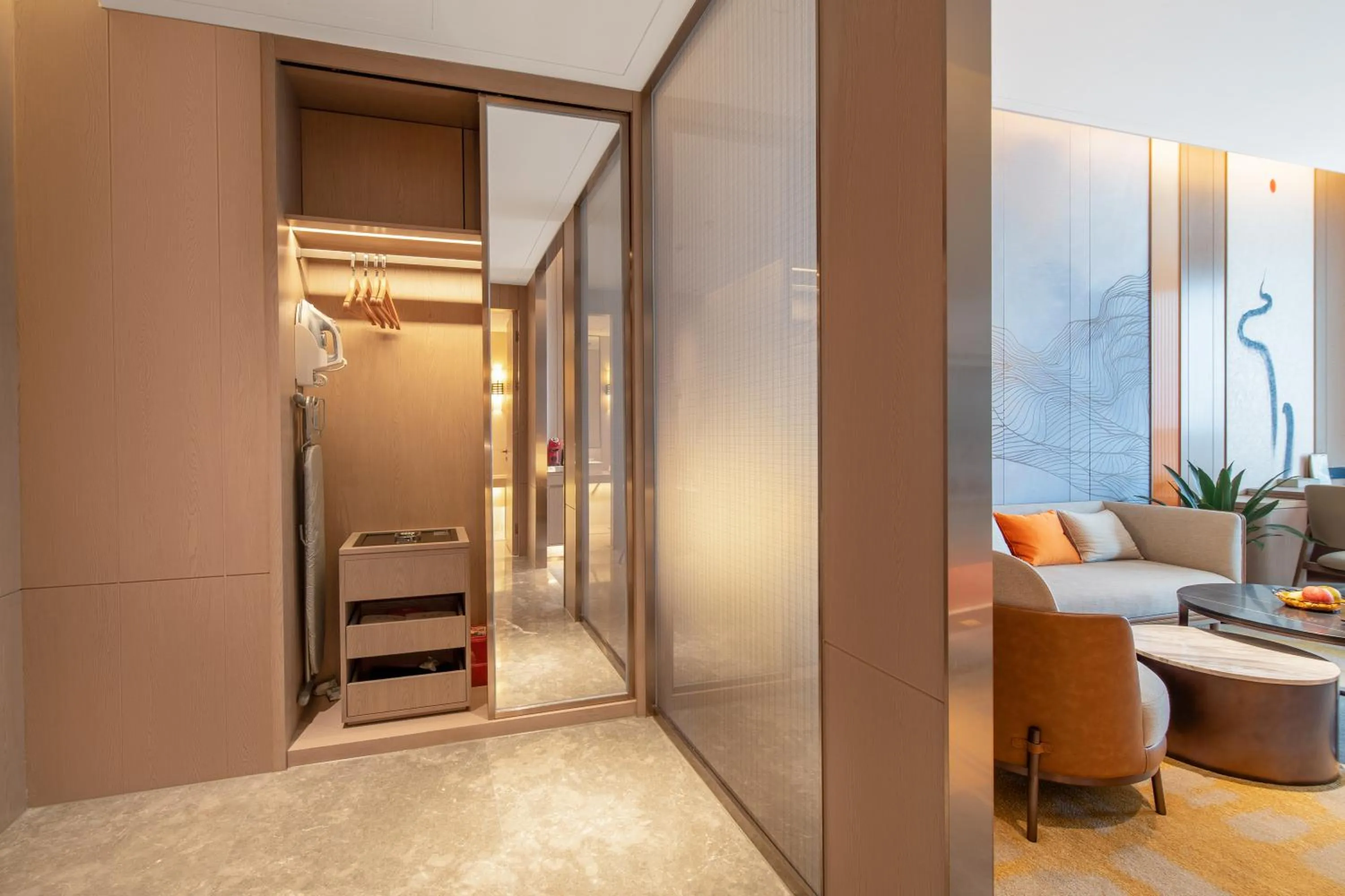 wardrobe, Bed in Suzhou Tongli Lake View Hotel
