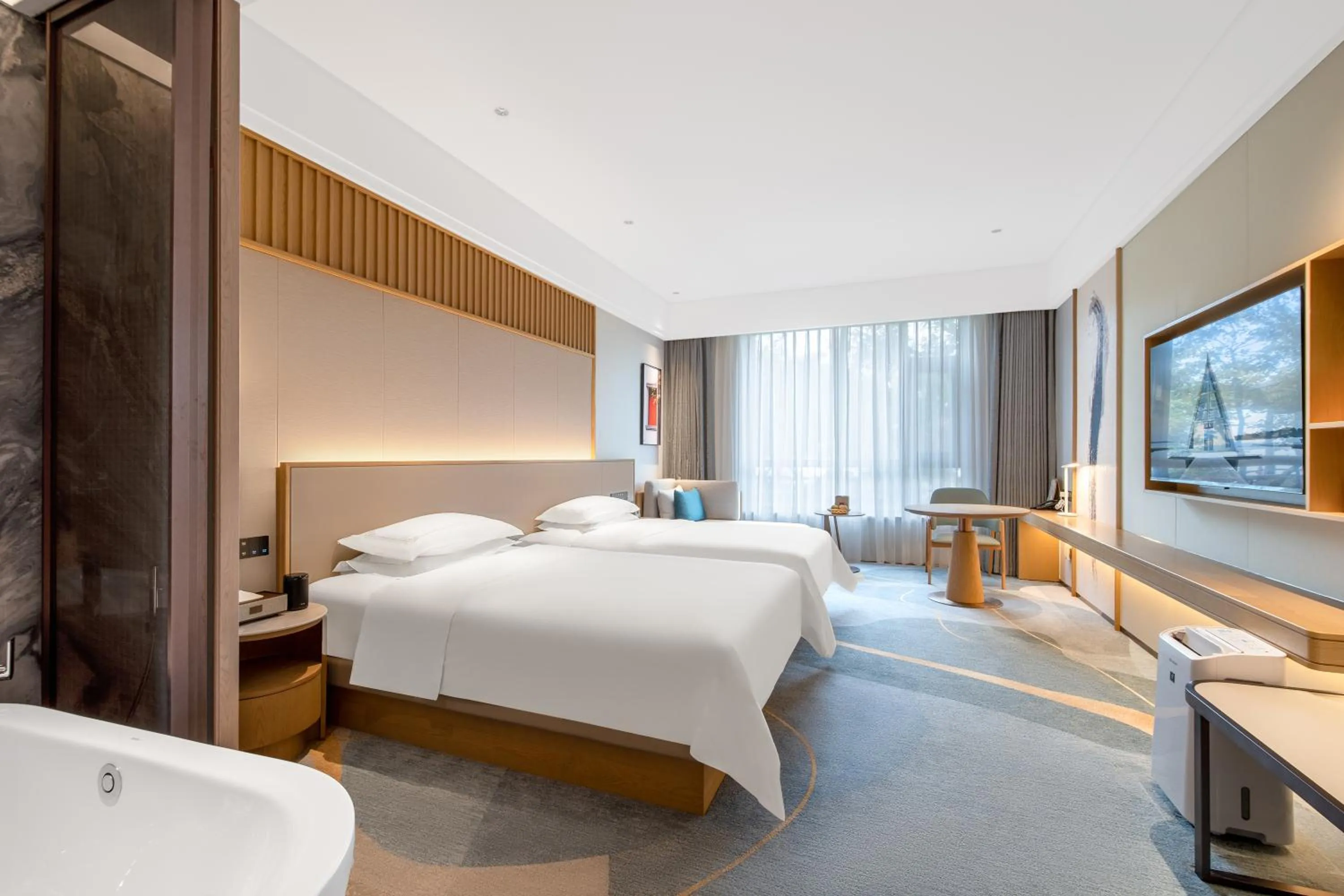 Photo of the whole room, Bed in Suzhou Tongli Lake View Hotel