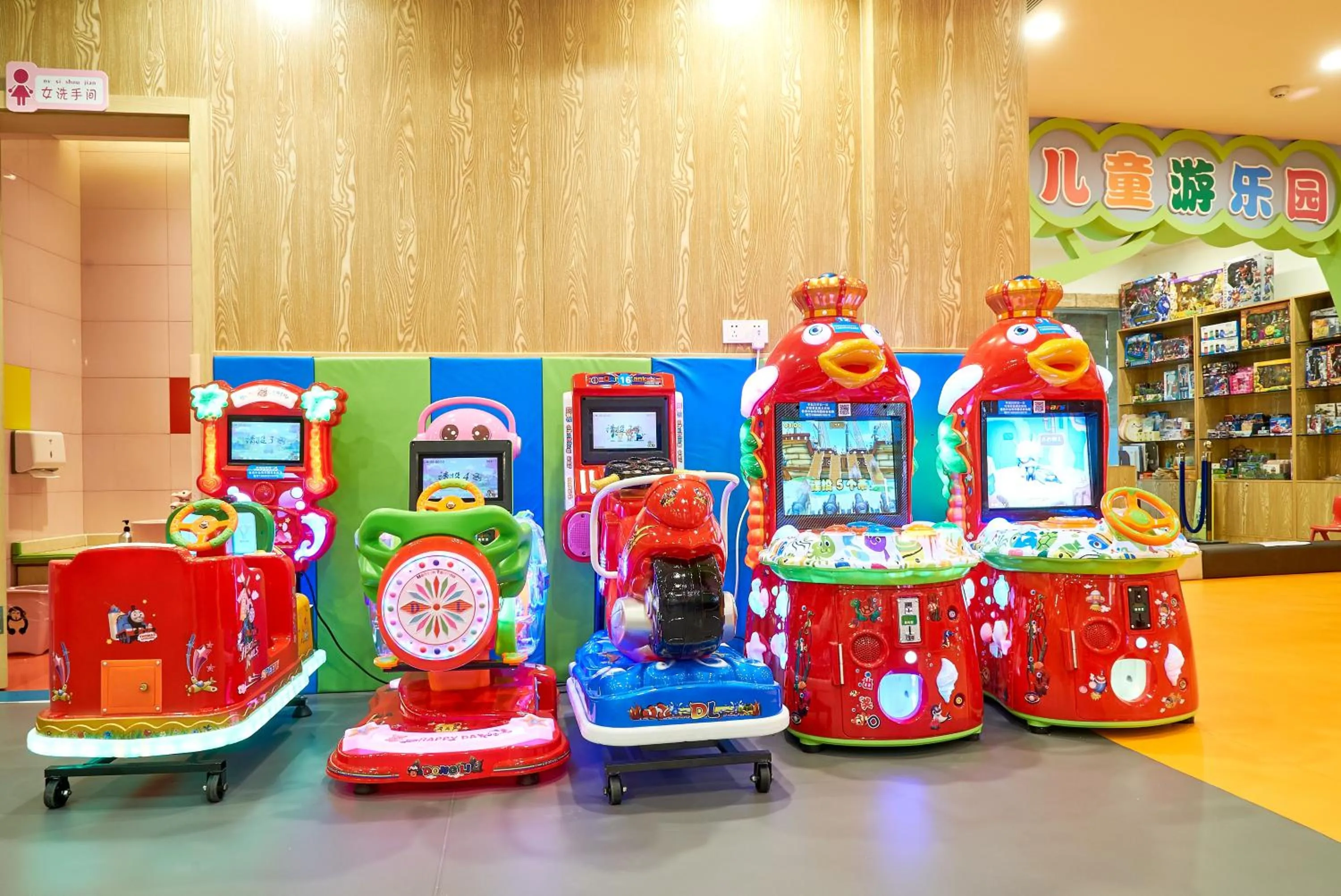 Children play ground in Suzhou Tongli Lake View Hotel