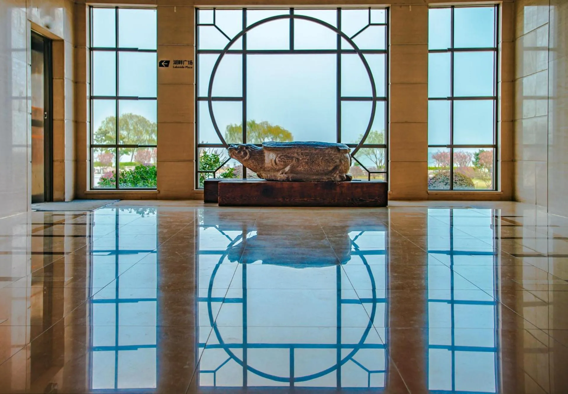 Lobby or reception in Suzhou Tongli Lake View Hotel