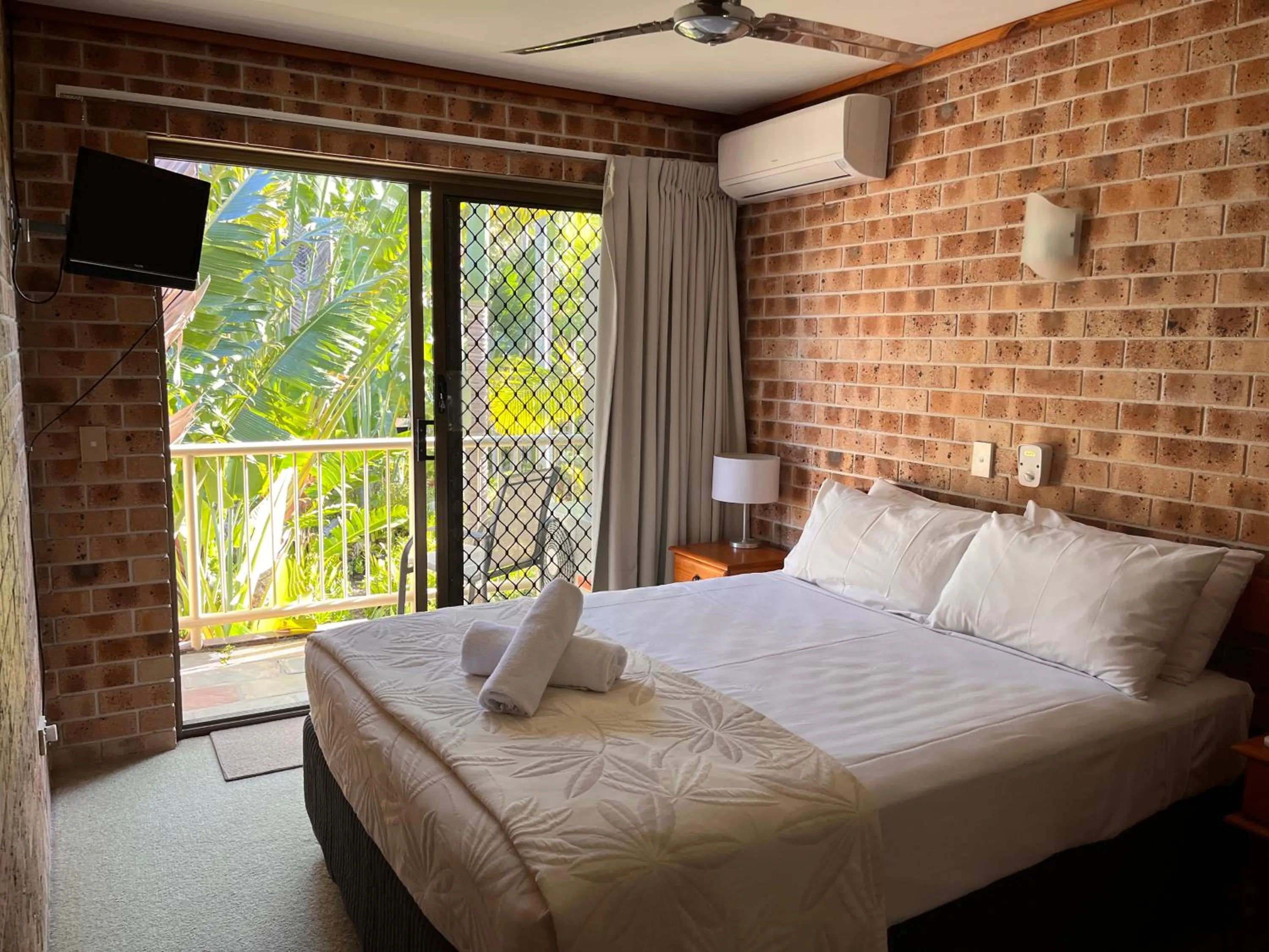 Bedroom, Bed in Noosa Village River Resort