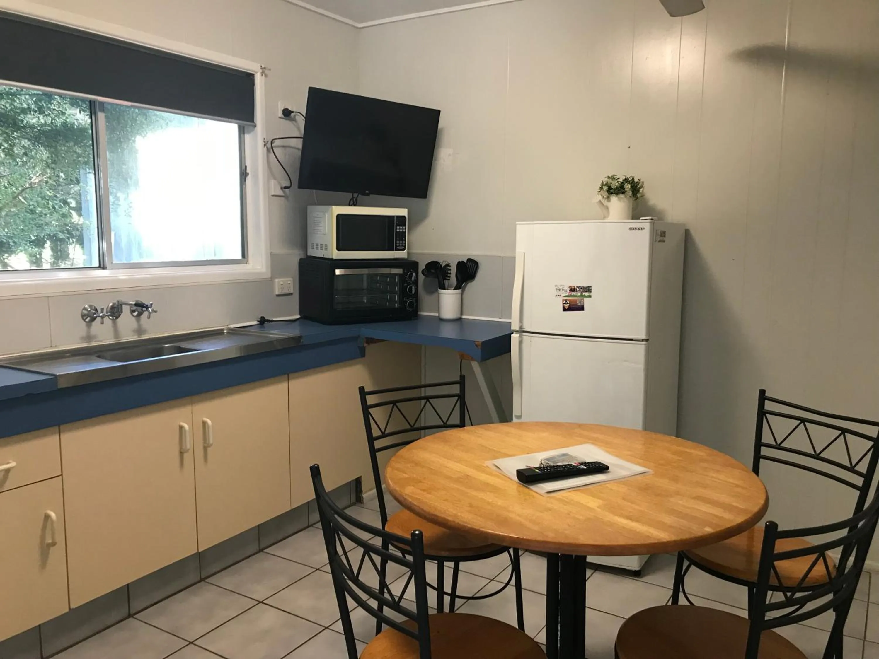 TV and multimedia in Bush Village Holiday Cabins