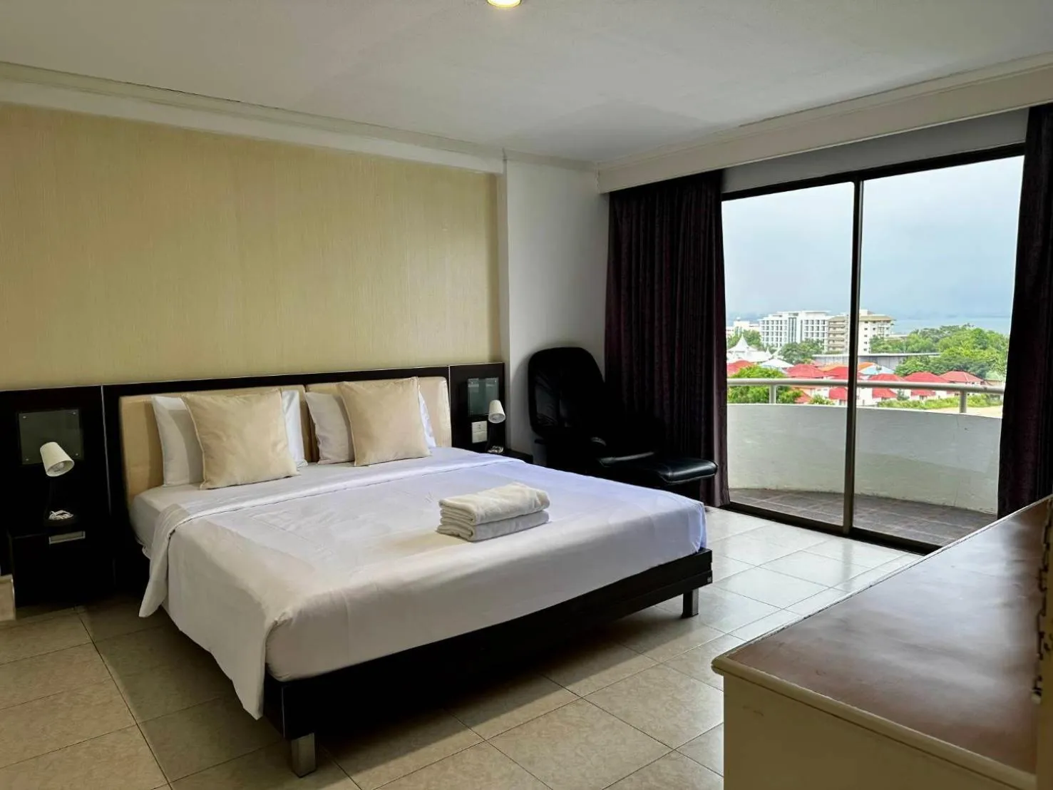 Bed in Garden Paradise