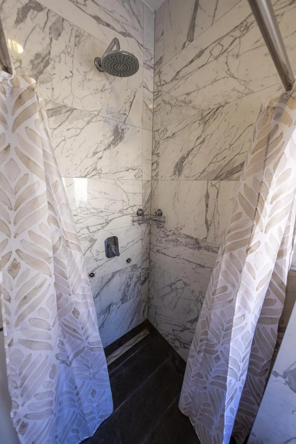 Shower in Kaldrma Guesthouse