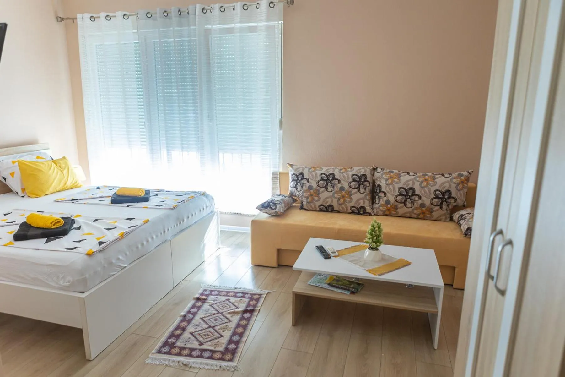 Seating area, Bed in Kaldrma Guesthouse