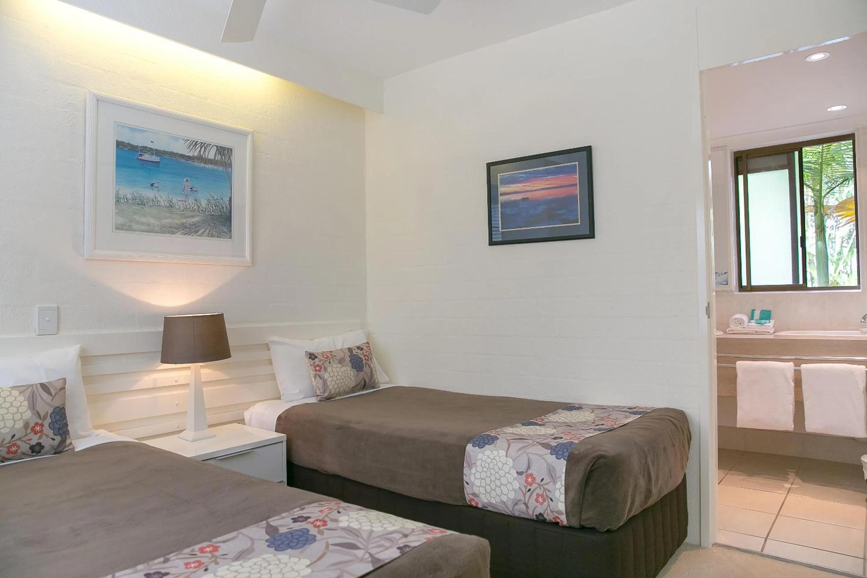 Bedroom, Bed in Ocean Breeze Resort