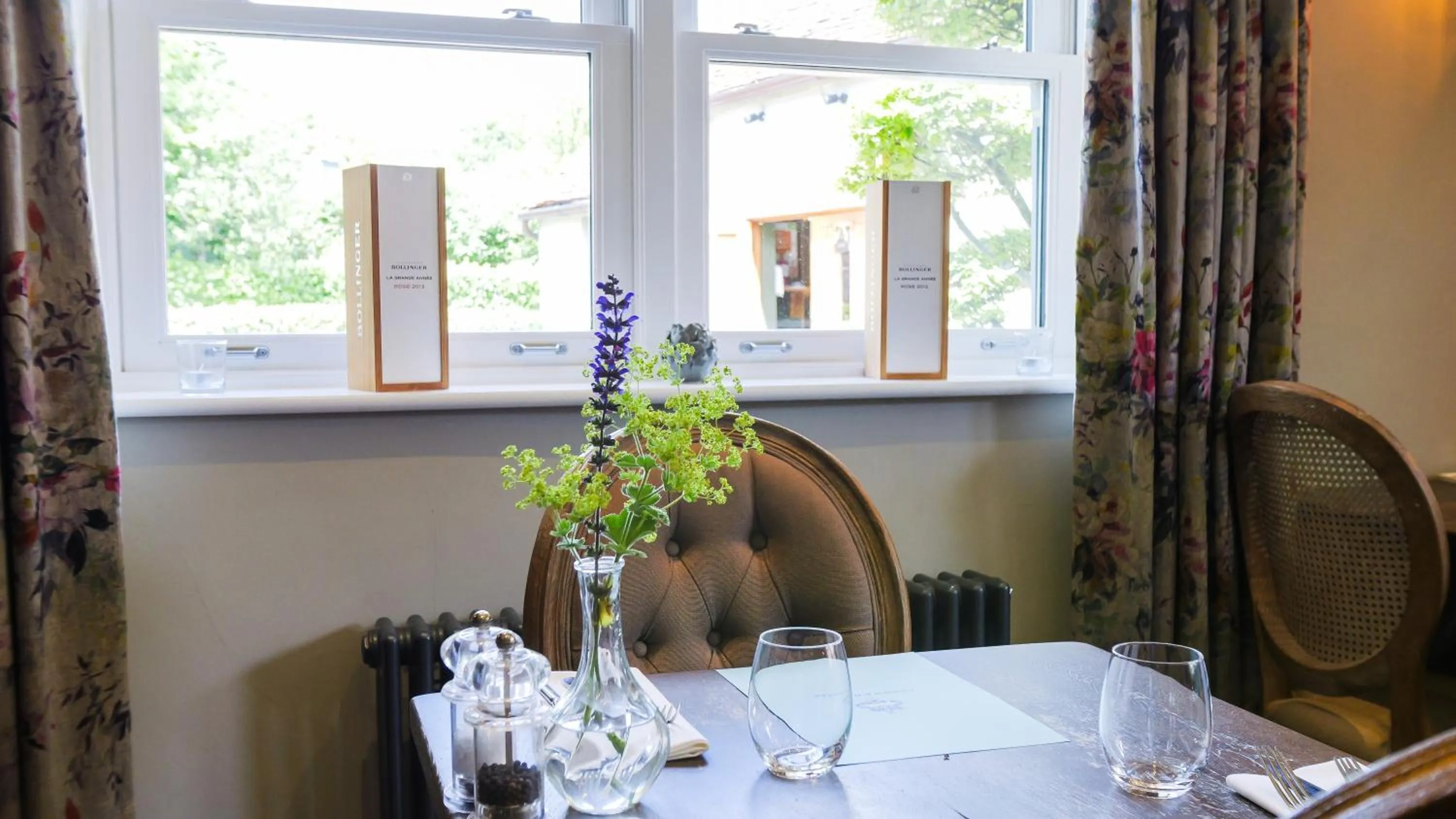 Restaurant/places to eat in Crown and Garter