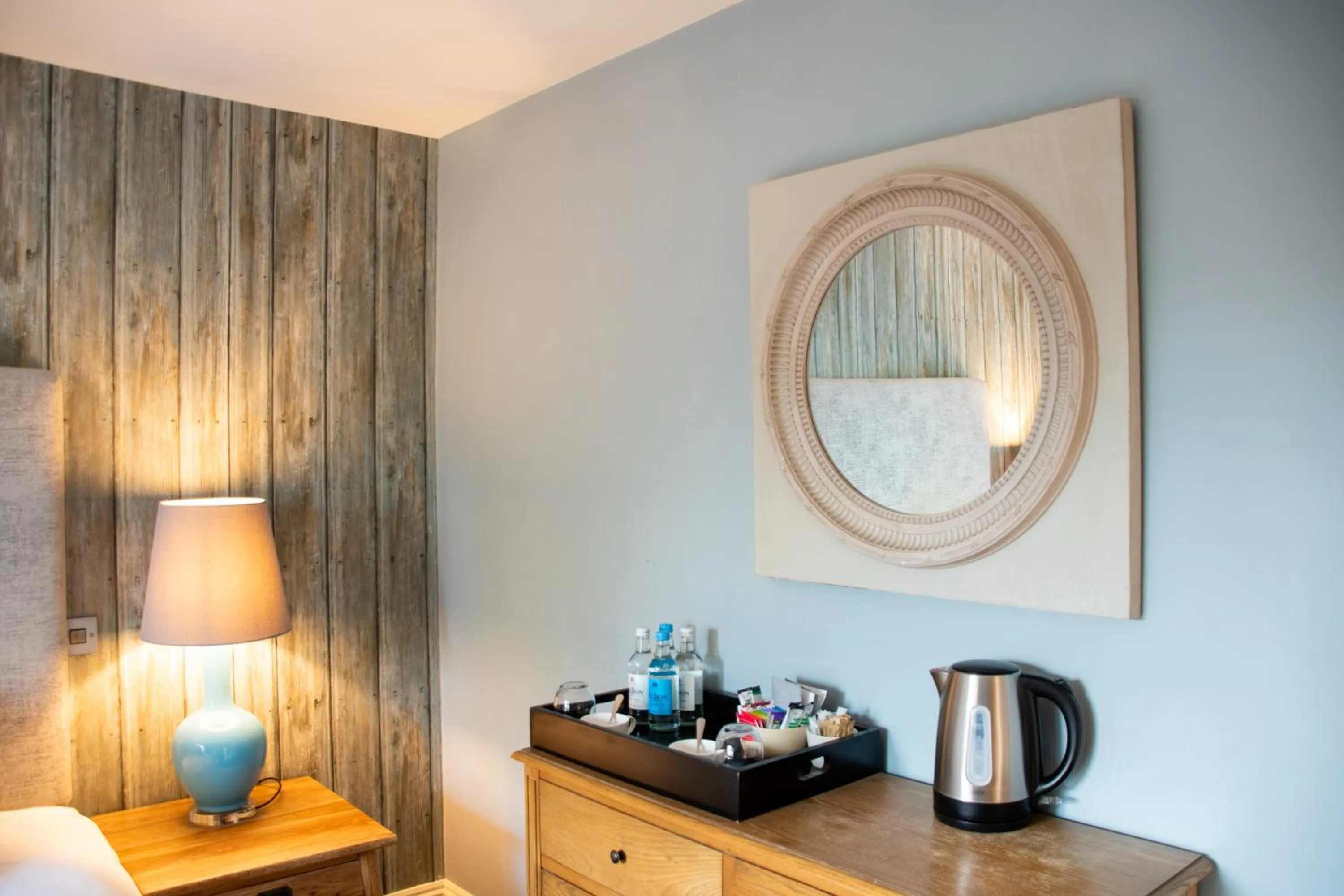 Coffee/tea facilities in Crown and Garter