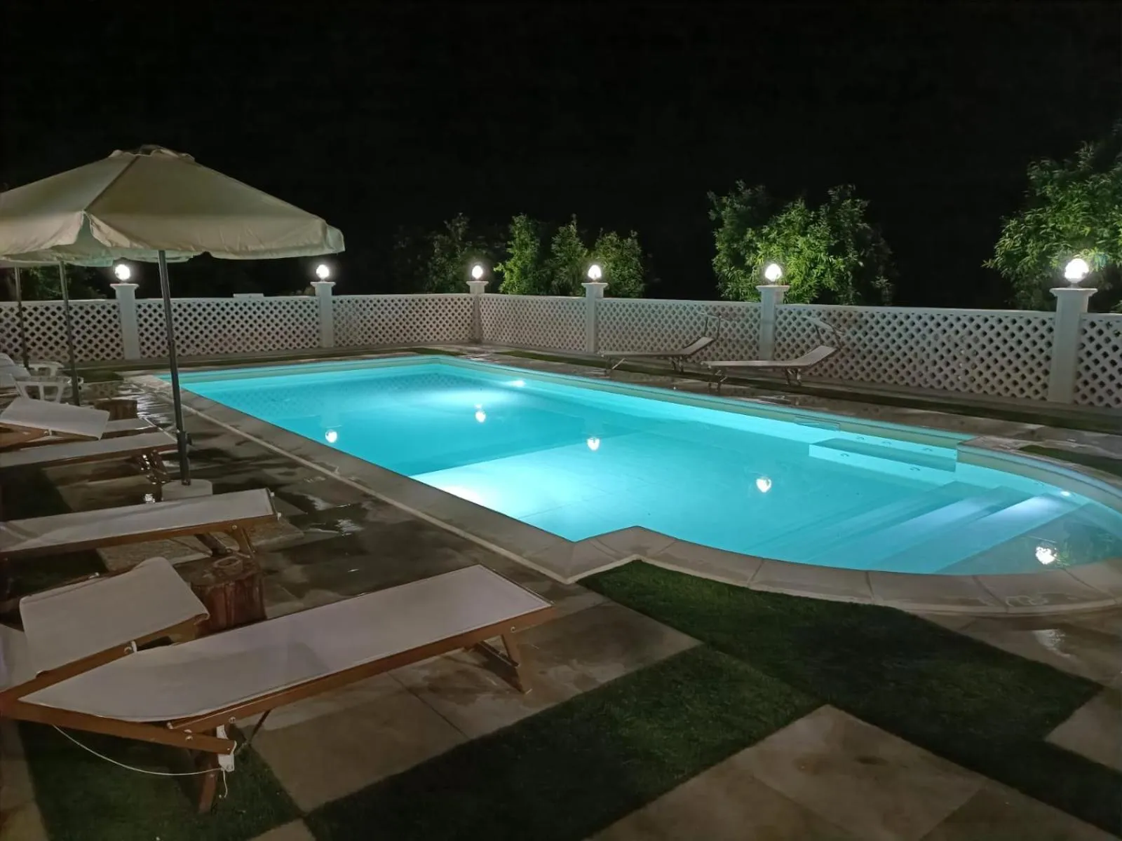Swimming pool in B&B Giardino Isabella