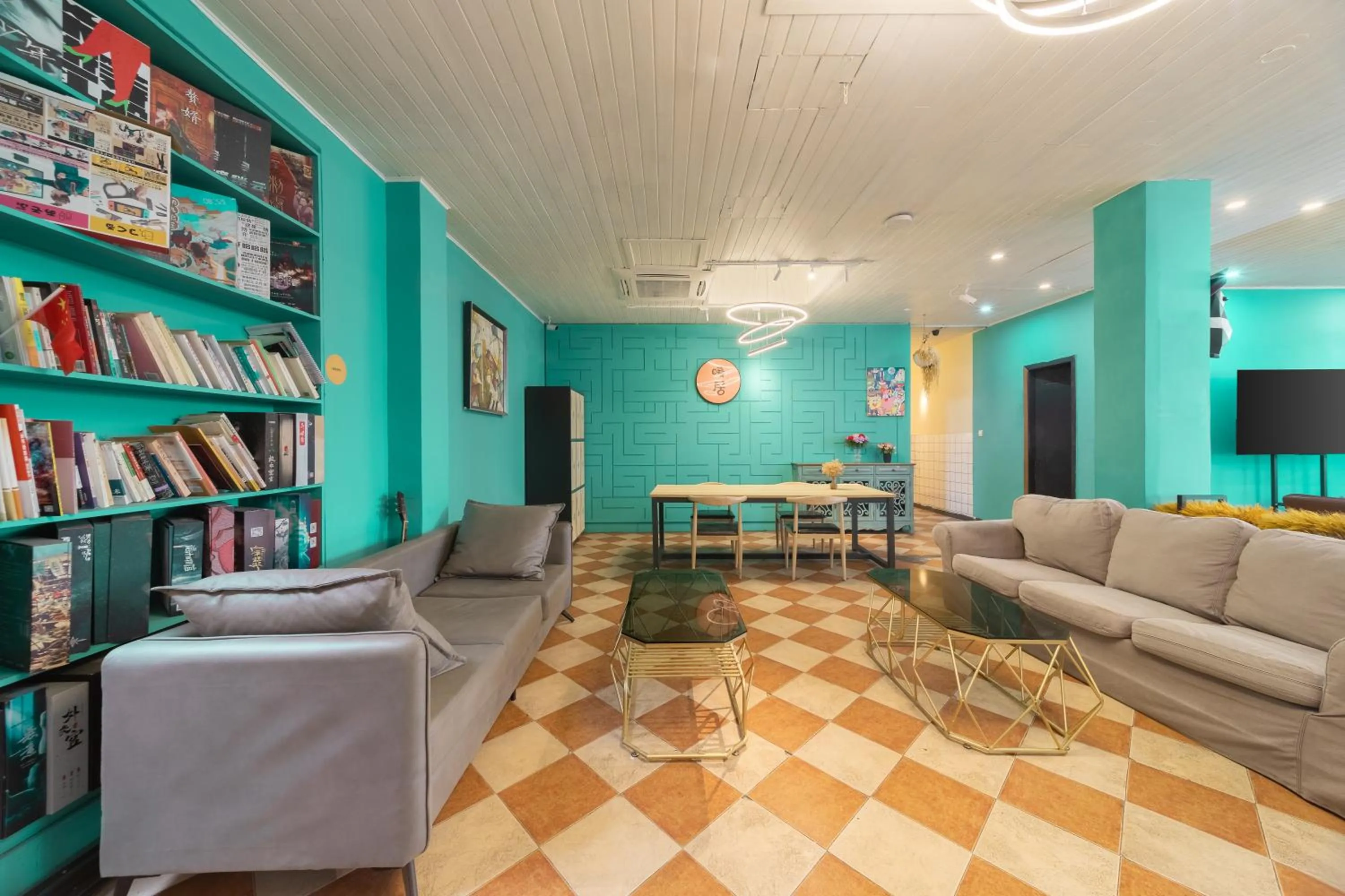 Communal lounge/ TV room in Nova Traveller's Lodge