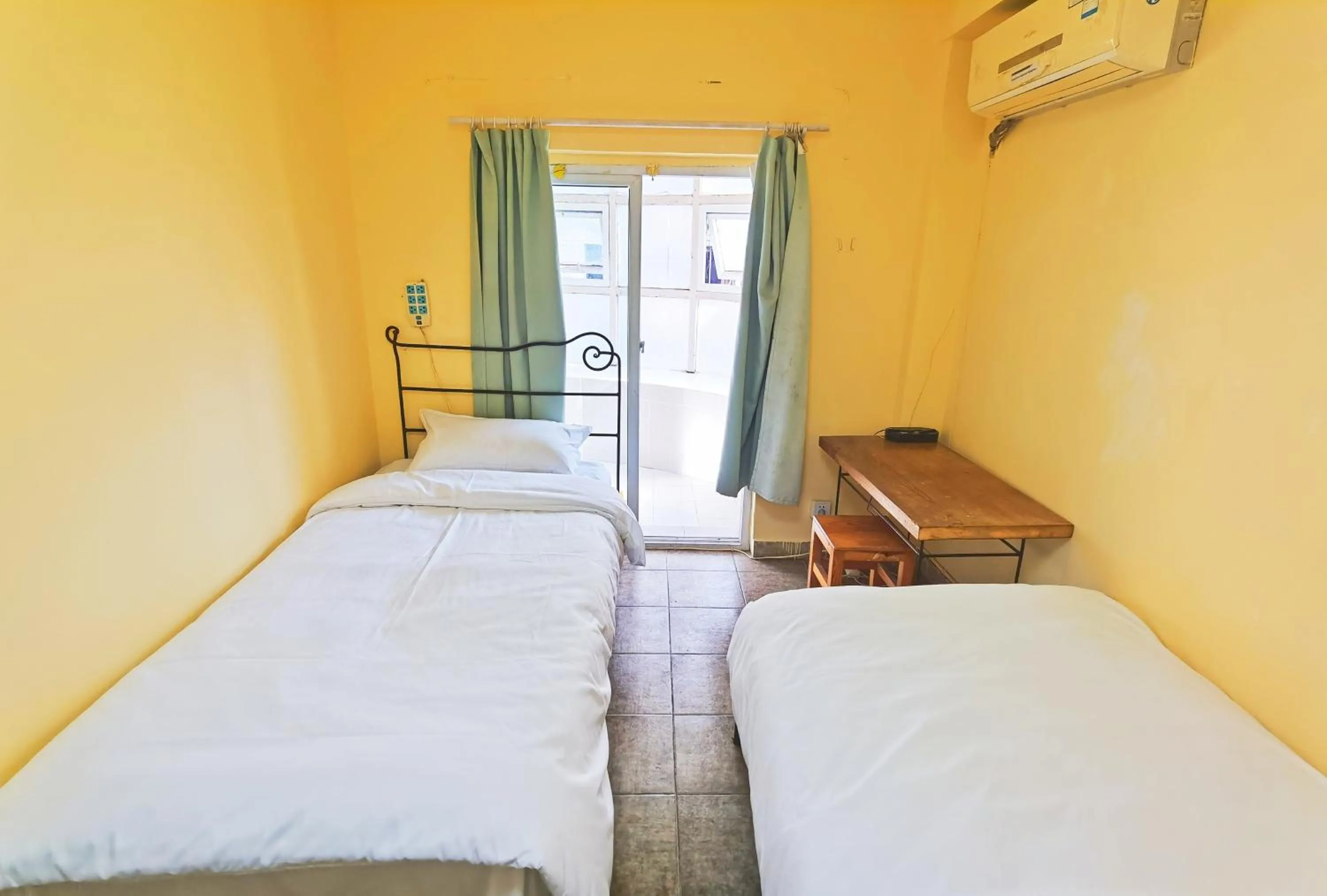 Bedroom, Bed in Nova Traveller's Lodge