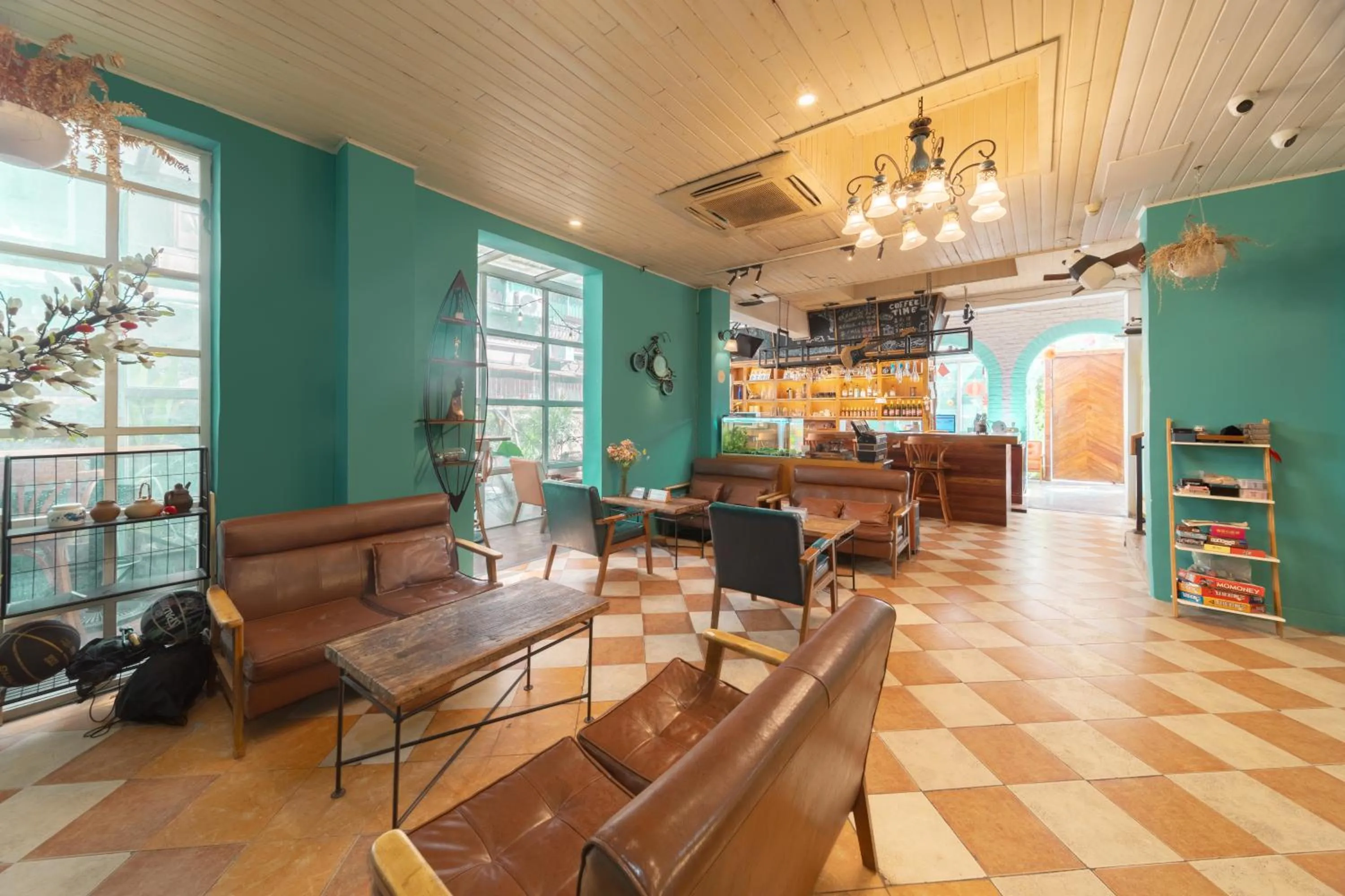 Communal lounge/ TV room in Nova Traveller's Lodge