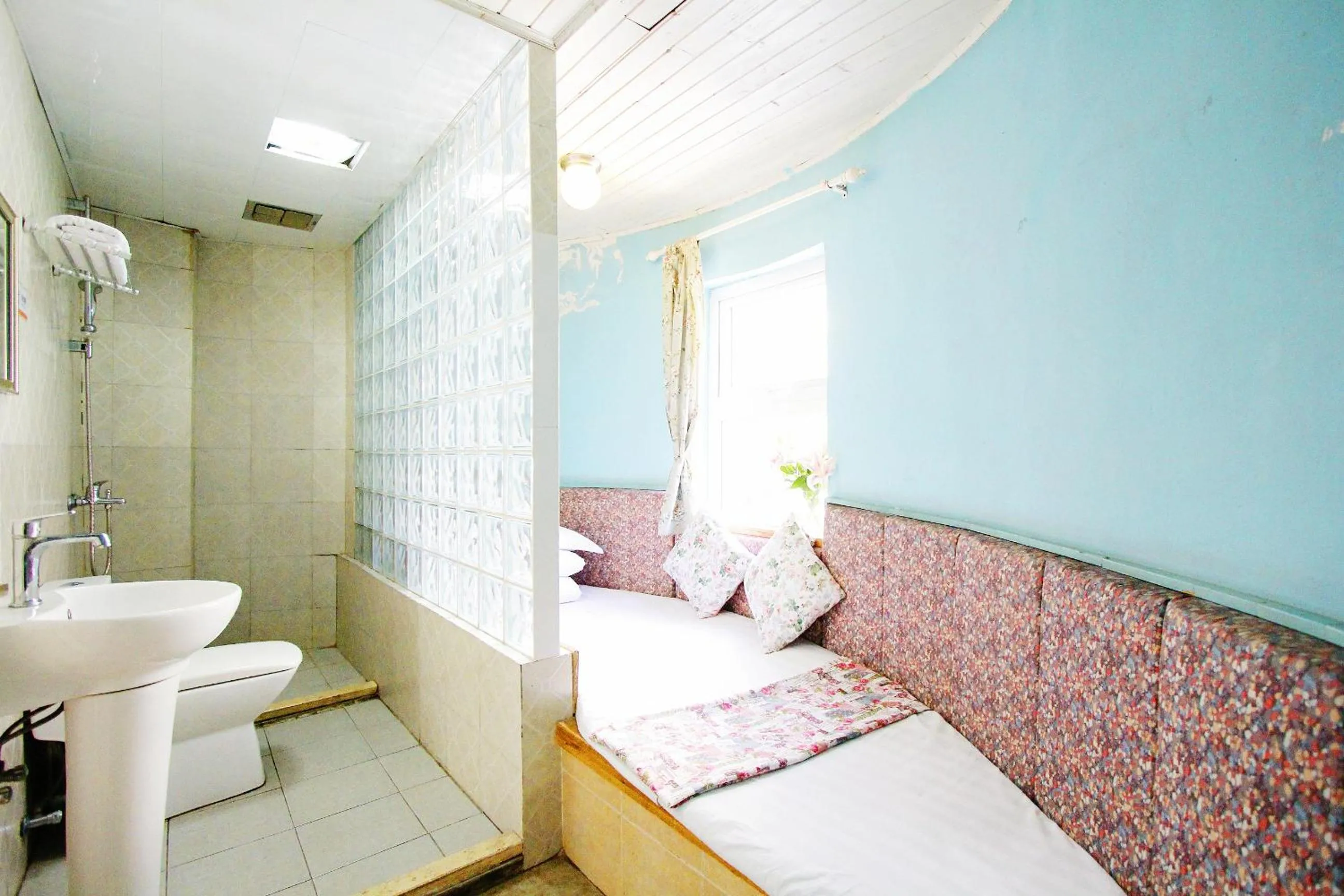 Bedroom in Nova Traveller's Lodge