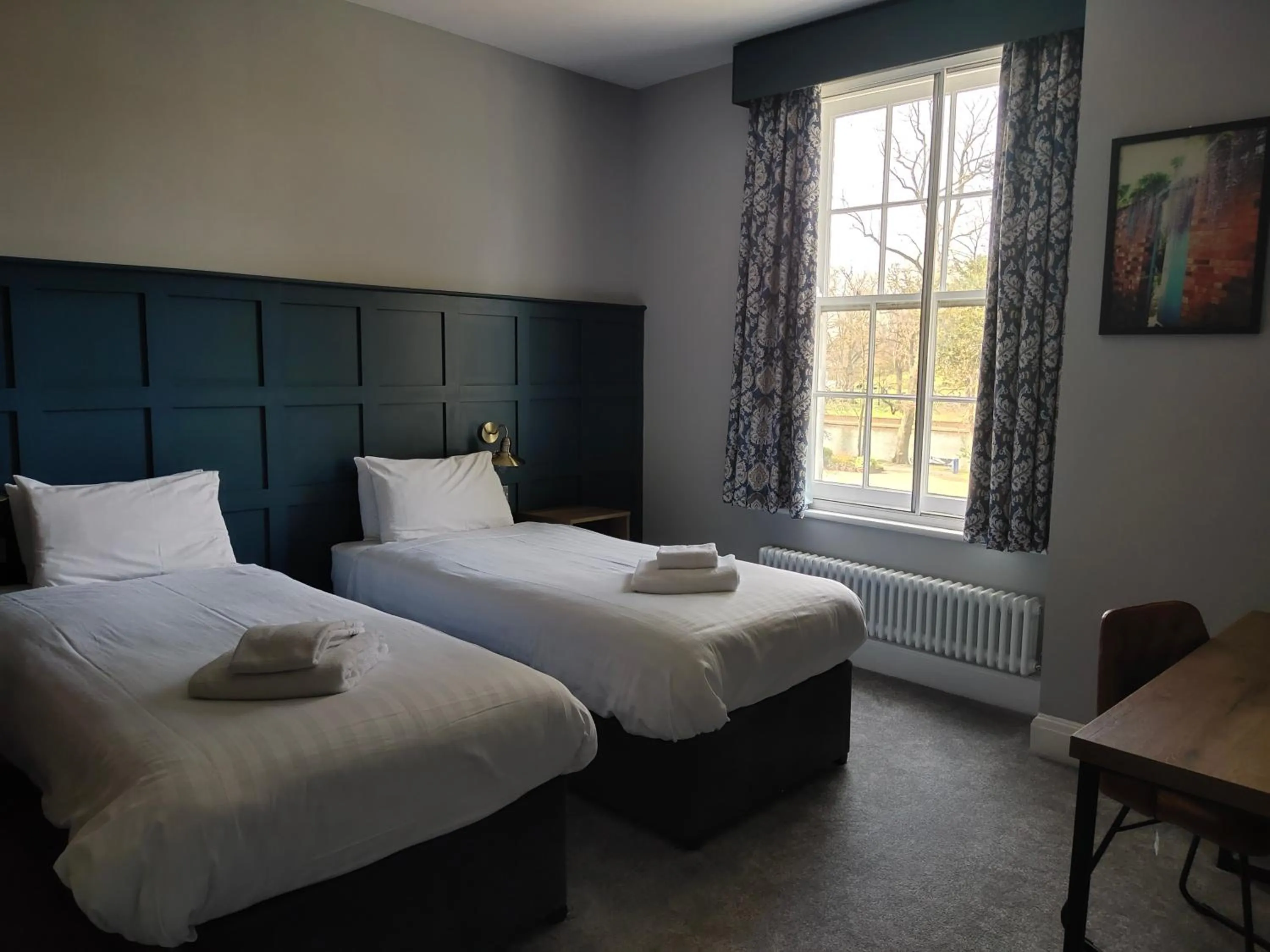 Bedroom, Bed in The Northwick Arms Hotel