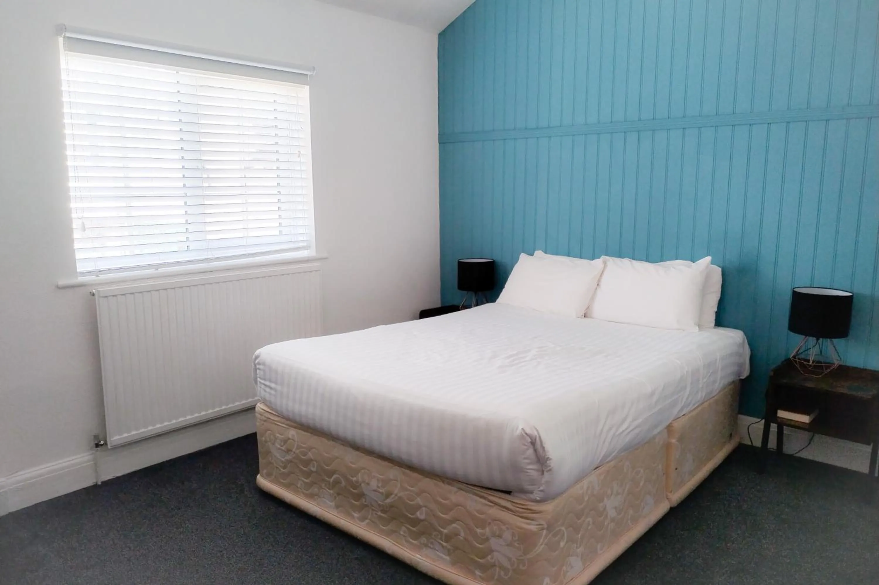 Bedroom, Bed in The Northwick Arms Hotel