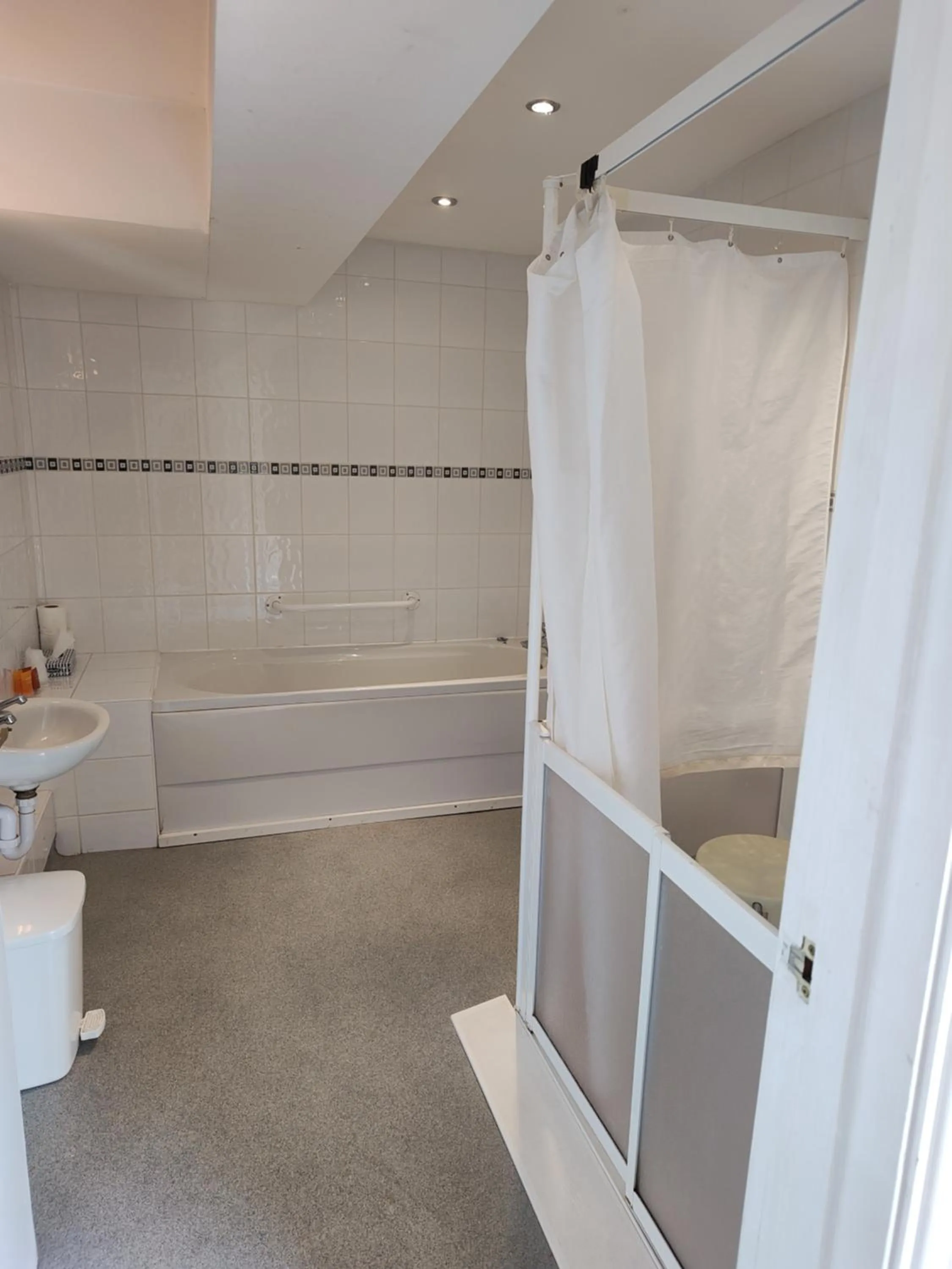 Bathroom in The Northwick Arms Hotel