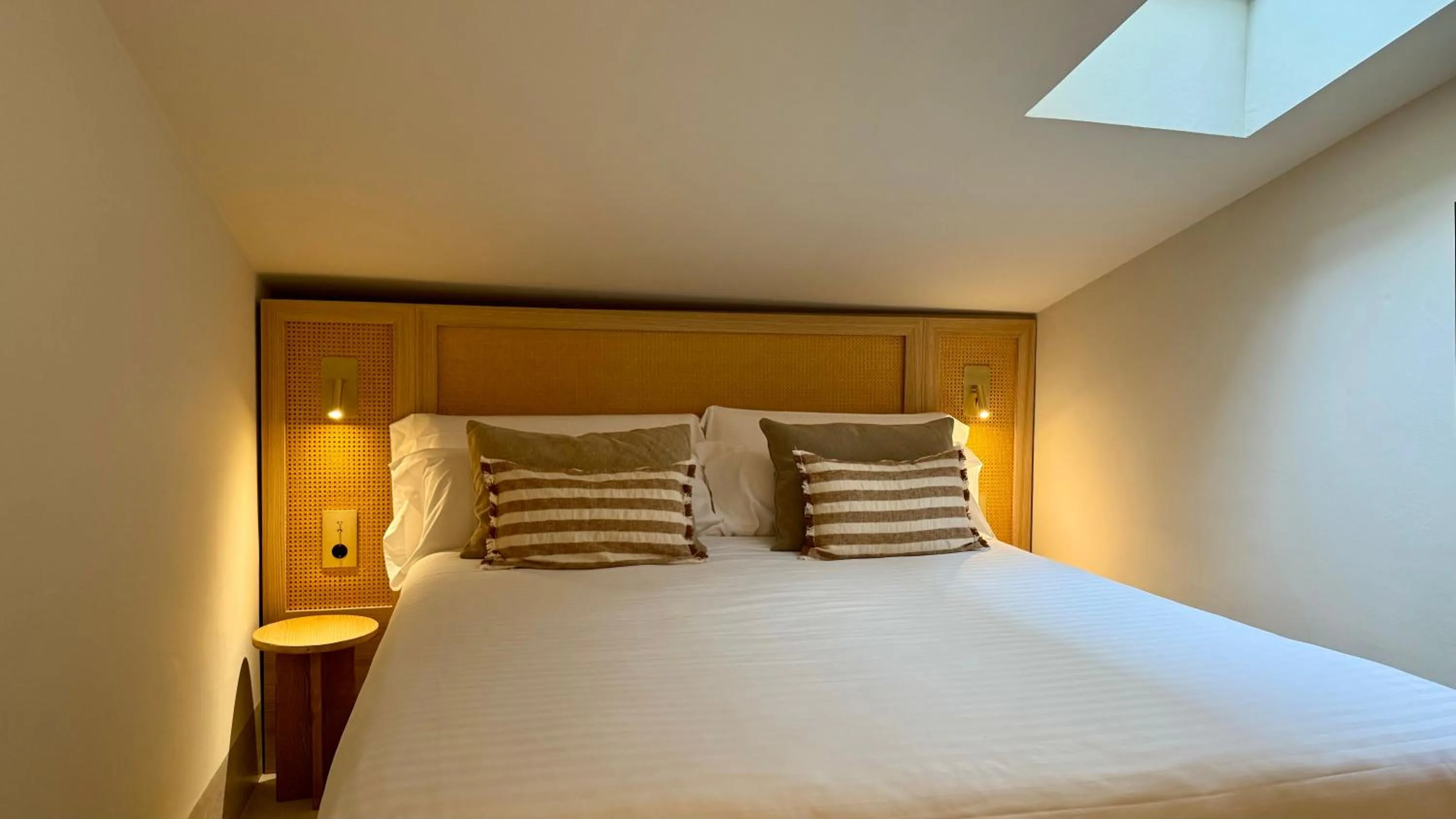 Bed in Cosy Rooms Tapinería