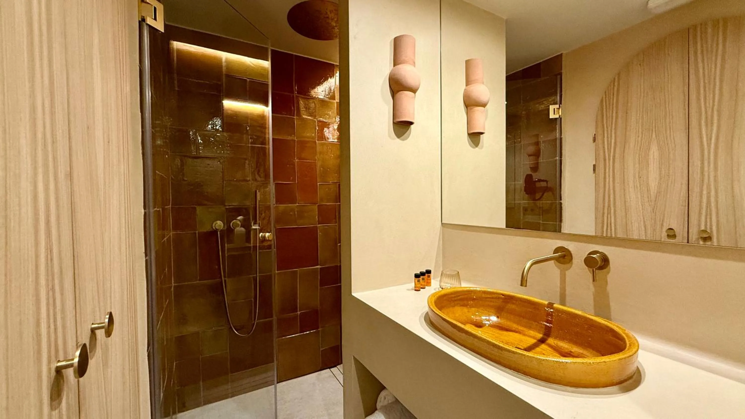 Shower in Cosy Rooms Tapinería