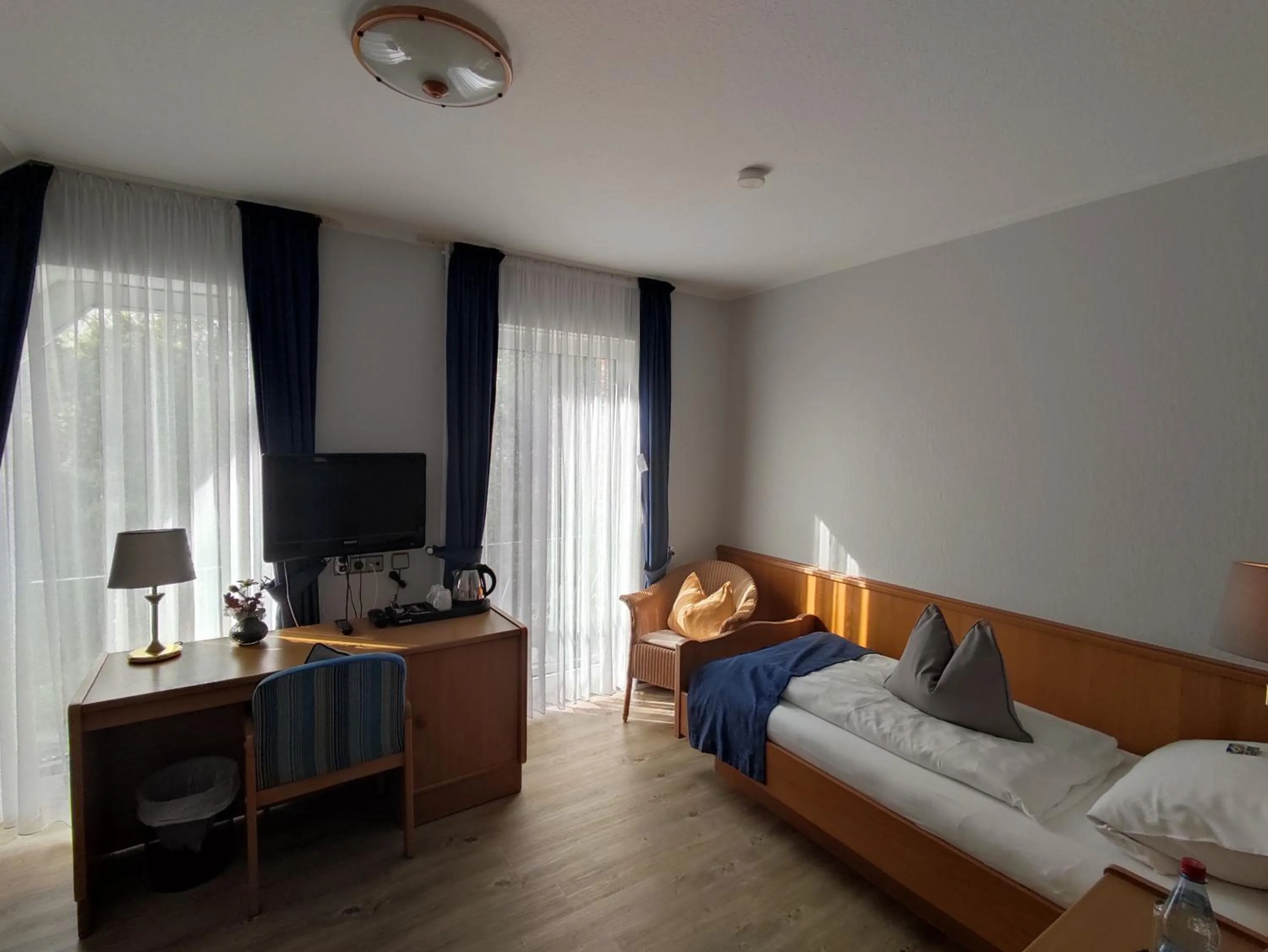 Photo of the whole room, Bed in Hotel Zum Märchenwald