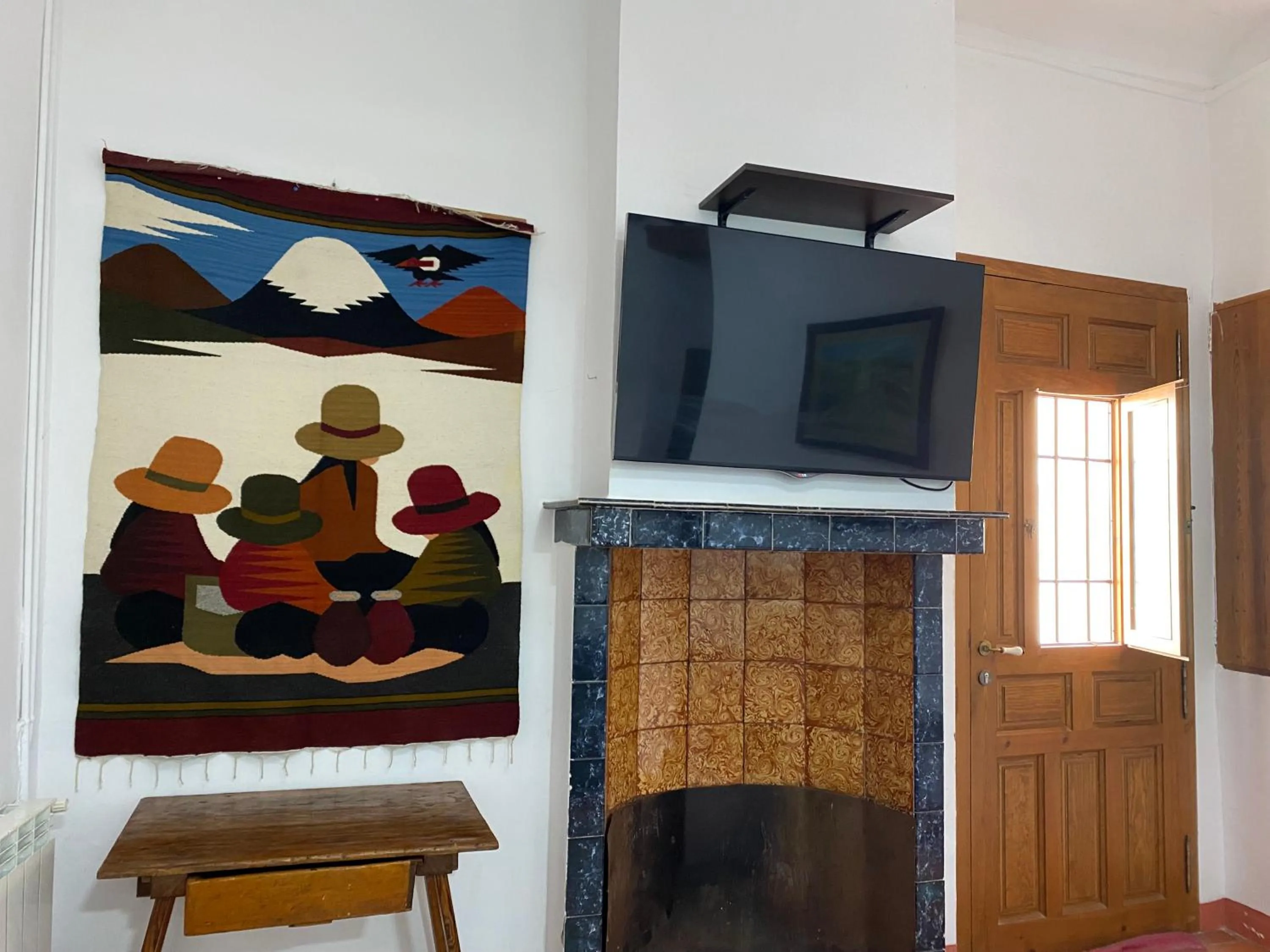 Communal lounge/ TV room in Ca Les Senyoretes