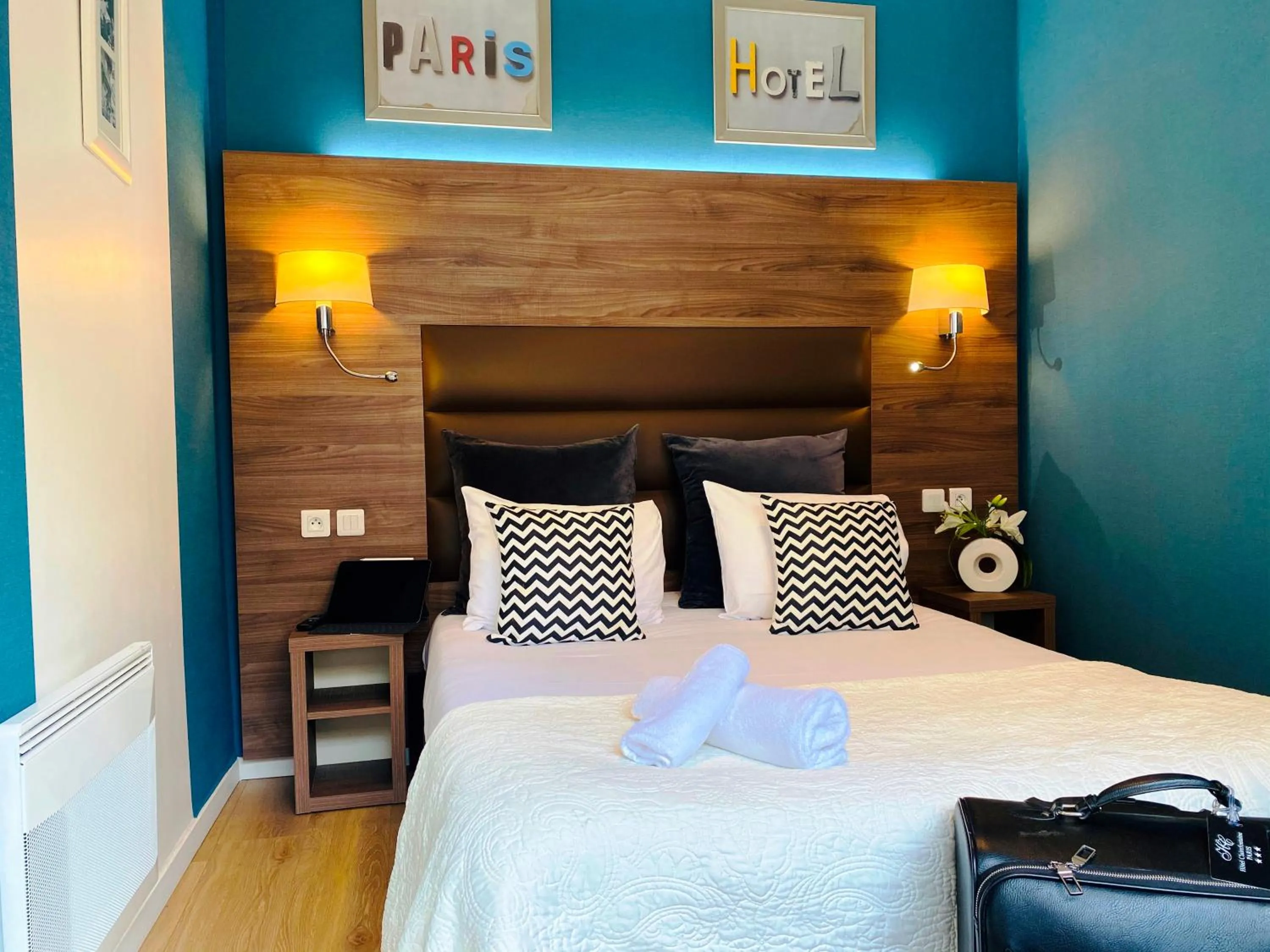 Bed in Hôtel Clairefontaine