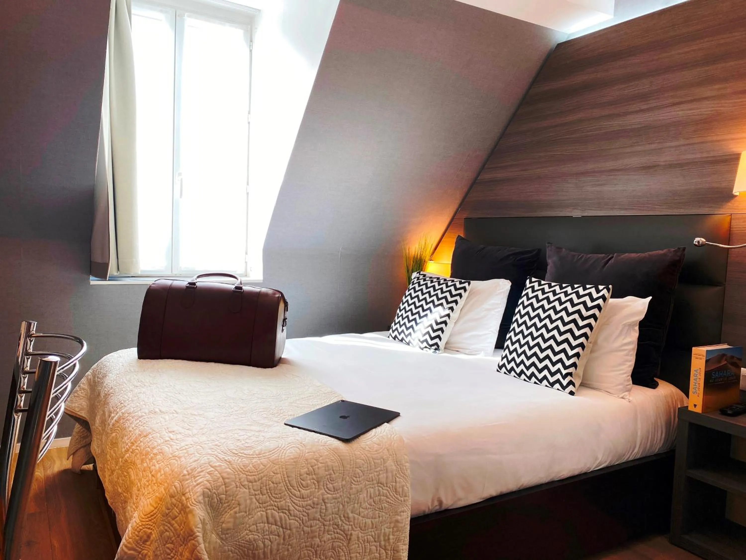 Bed in Hôtel Clairefontaine