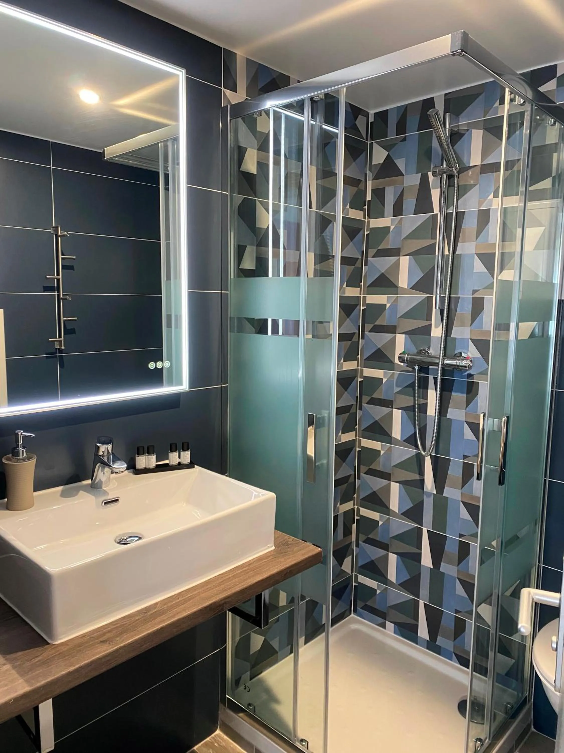 Bathroom in Hôtel Clairefontaine