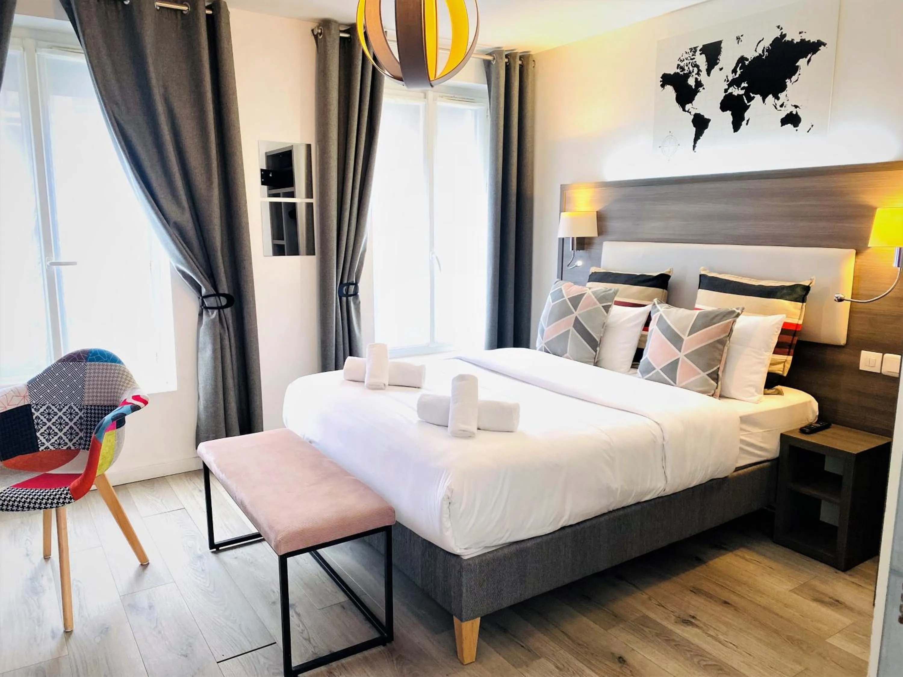 Photo of the whole room, Bed in Hôtel Clairefontaine