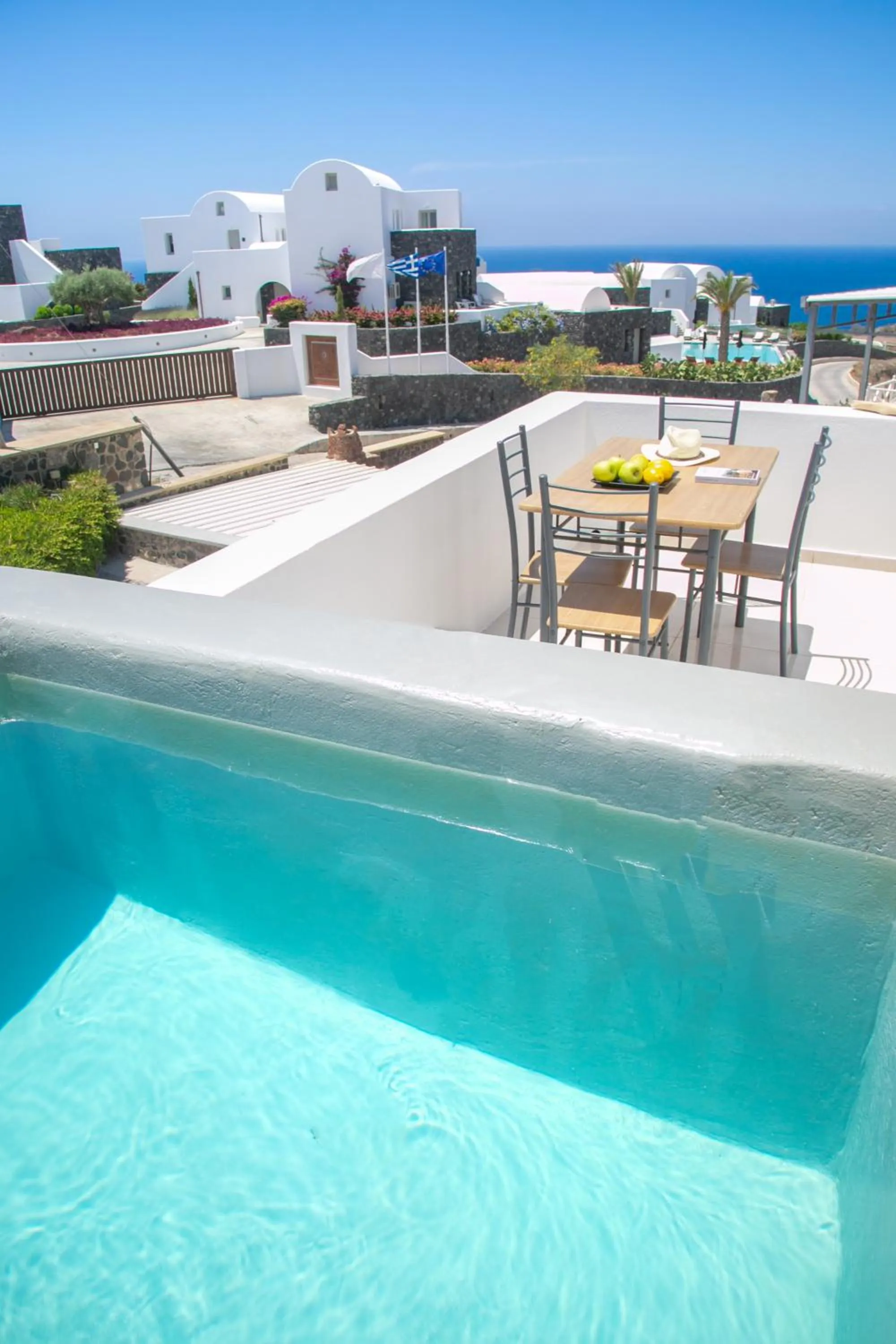 Hot Tub in Apanomeria Boutique Residence