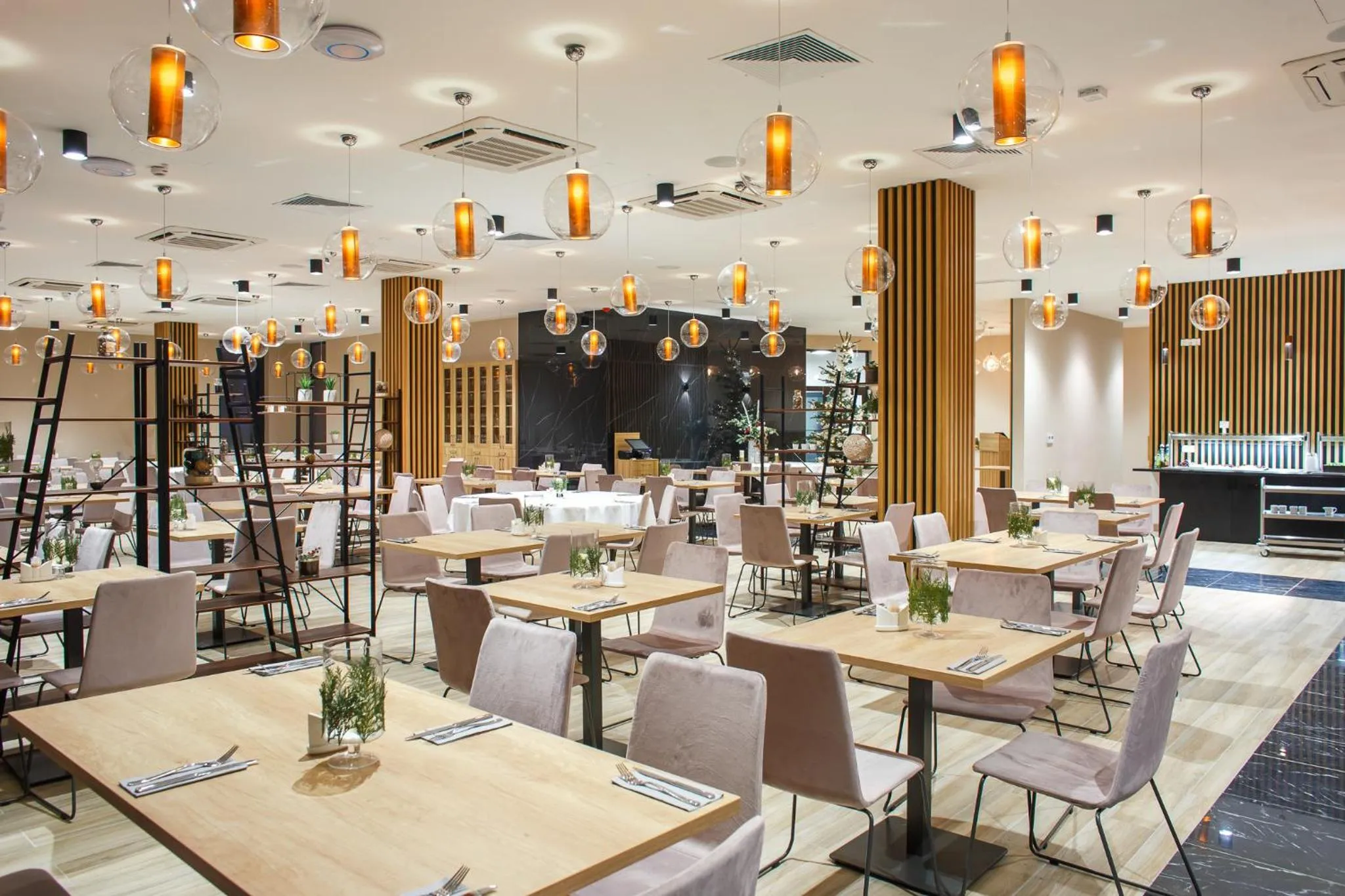 Restaurant/places to eat in Green Mountain 5* Hotel