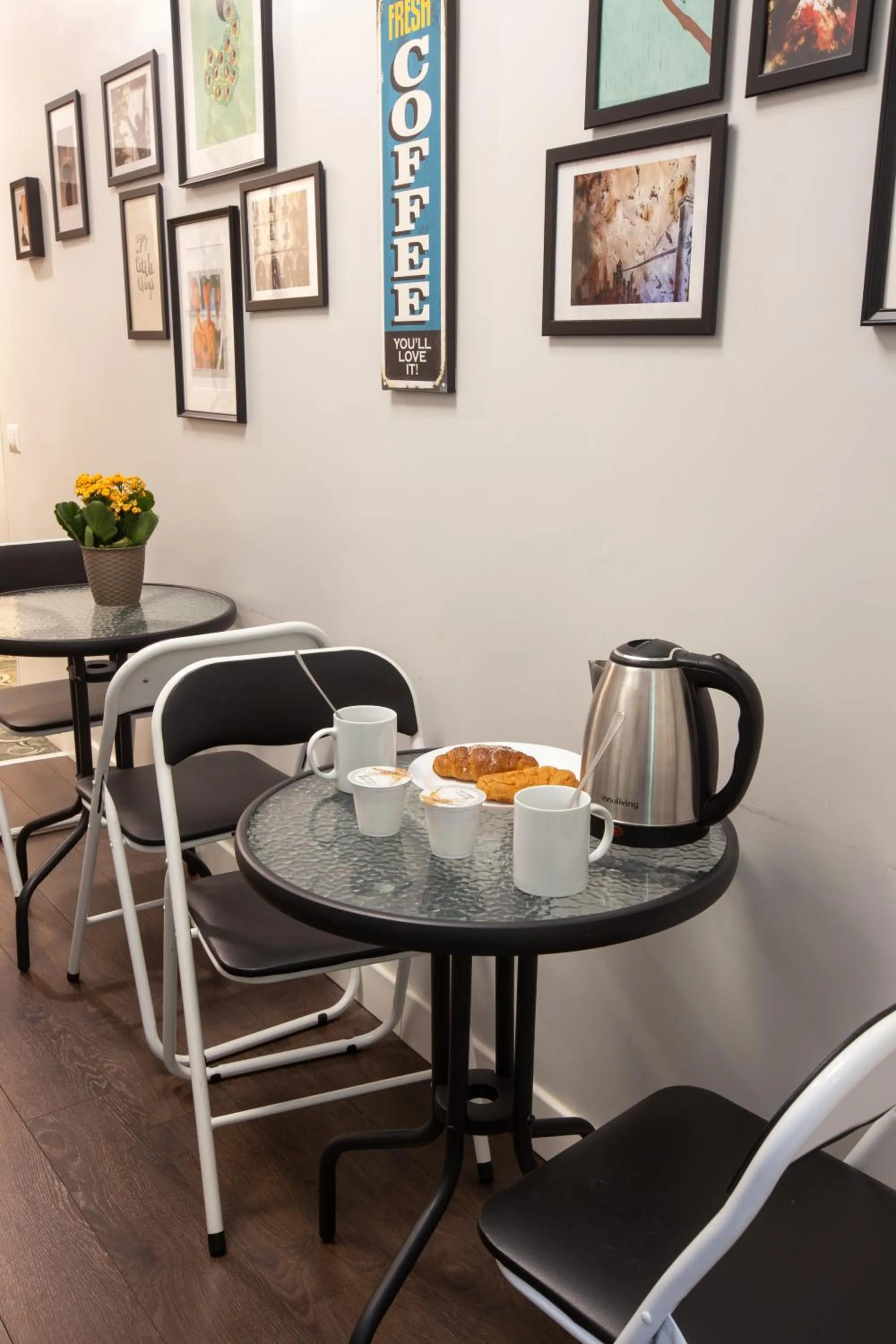 Breakfast in maribea rome center