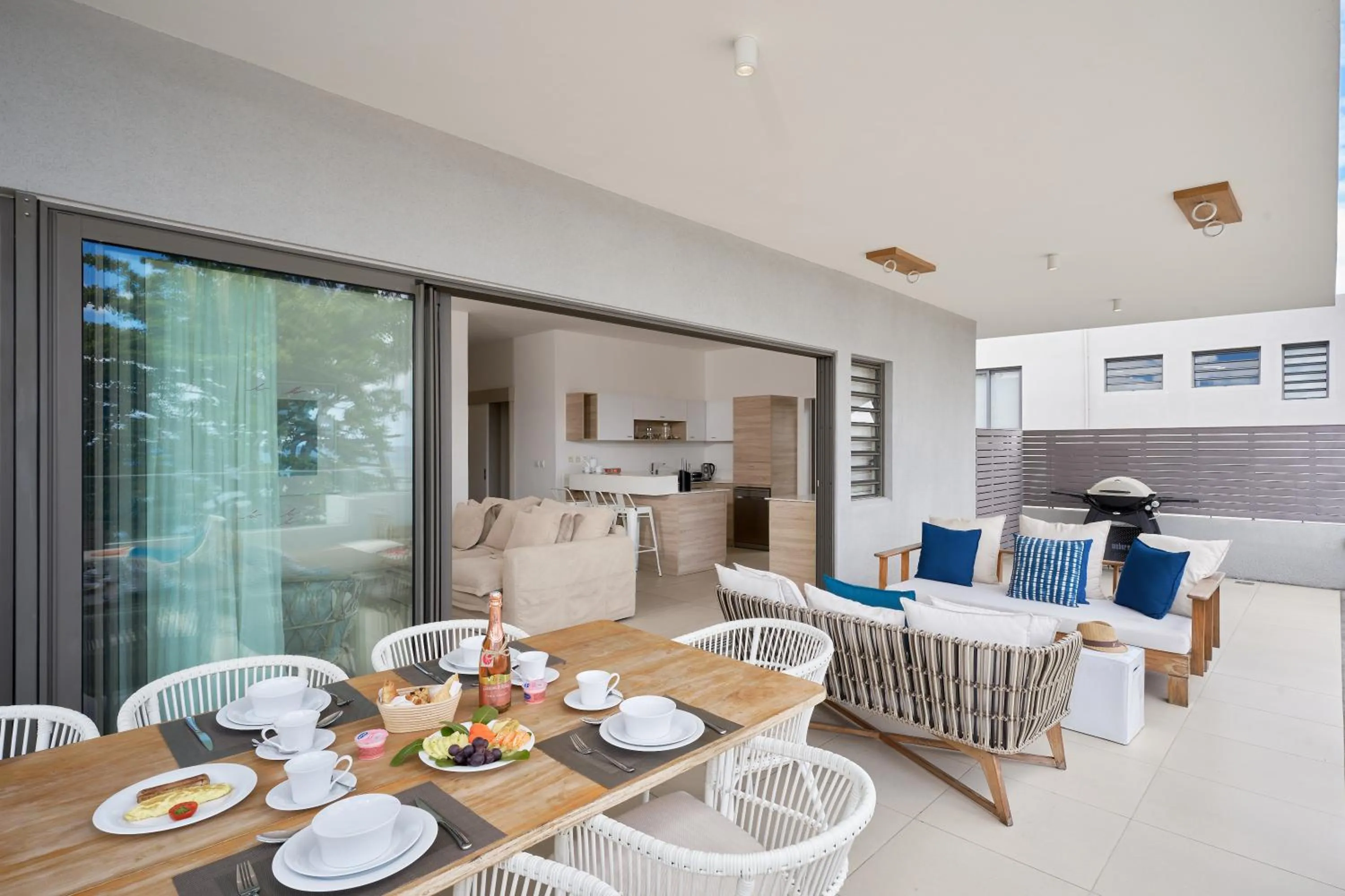 Seating area in Les Estivales Beachfront Suites & Penthouses by LOV Mauritius