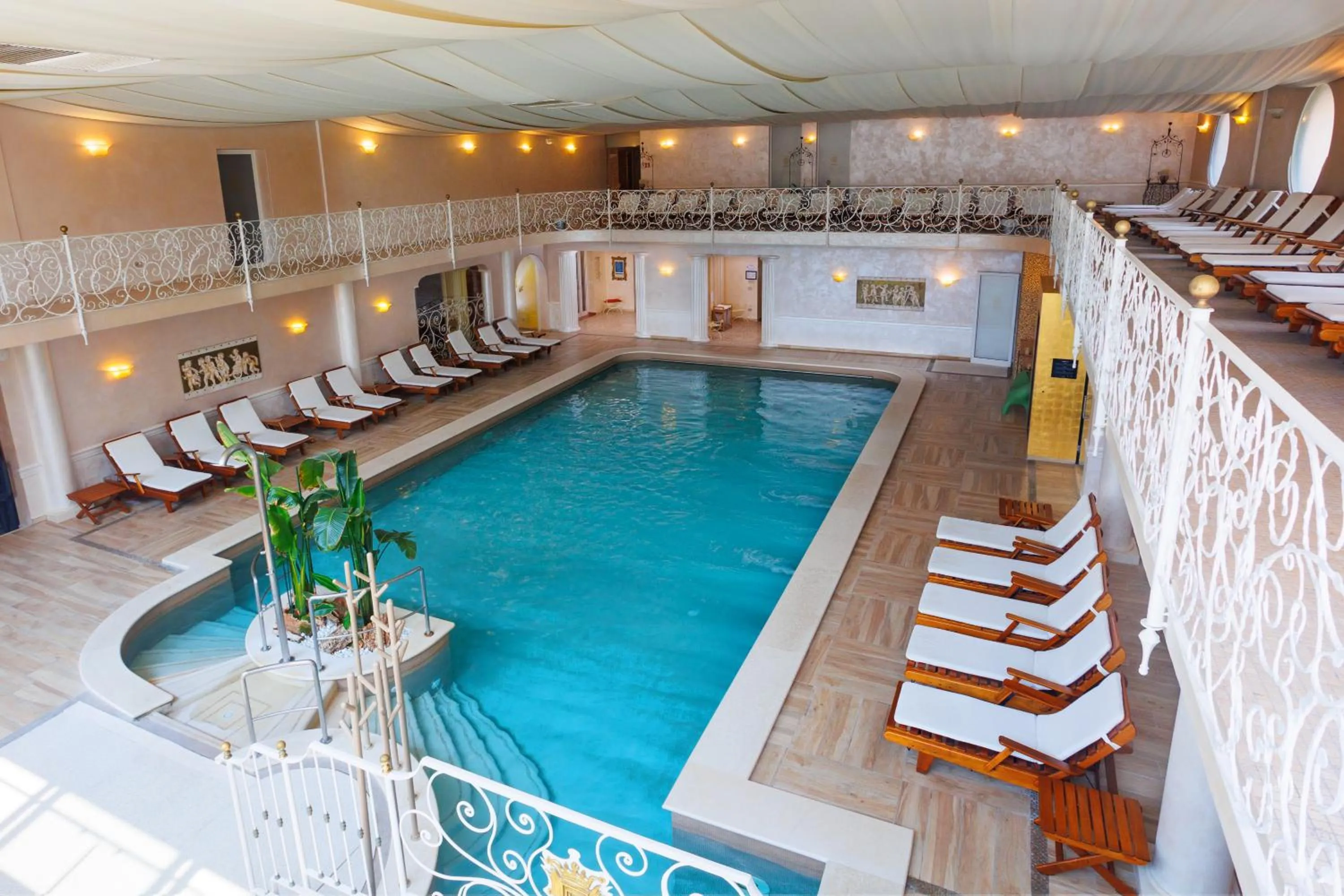 Swimming pool in Hotel Quisisana Terme