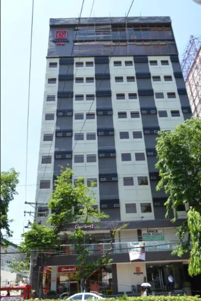 Property building in Express Inn Cebu Osmena
