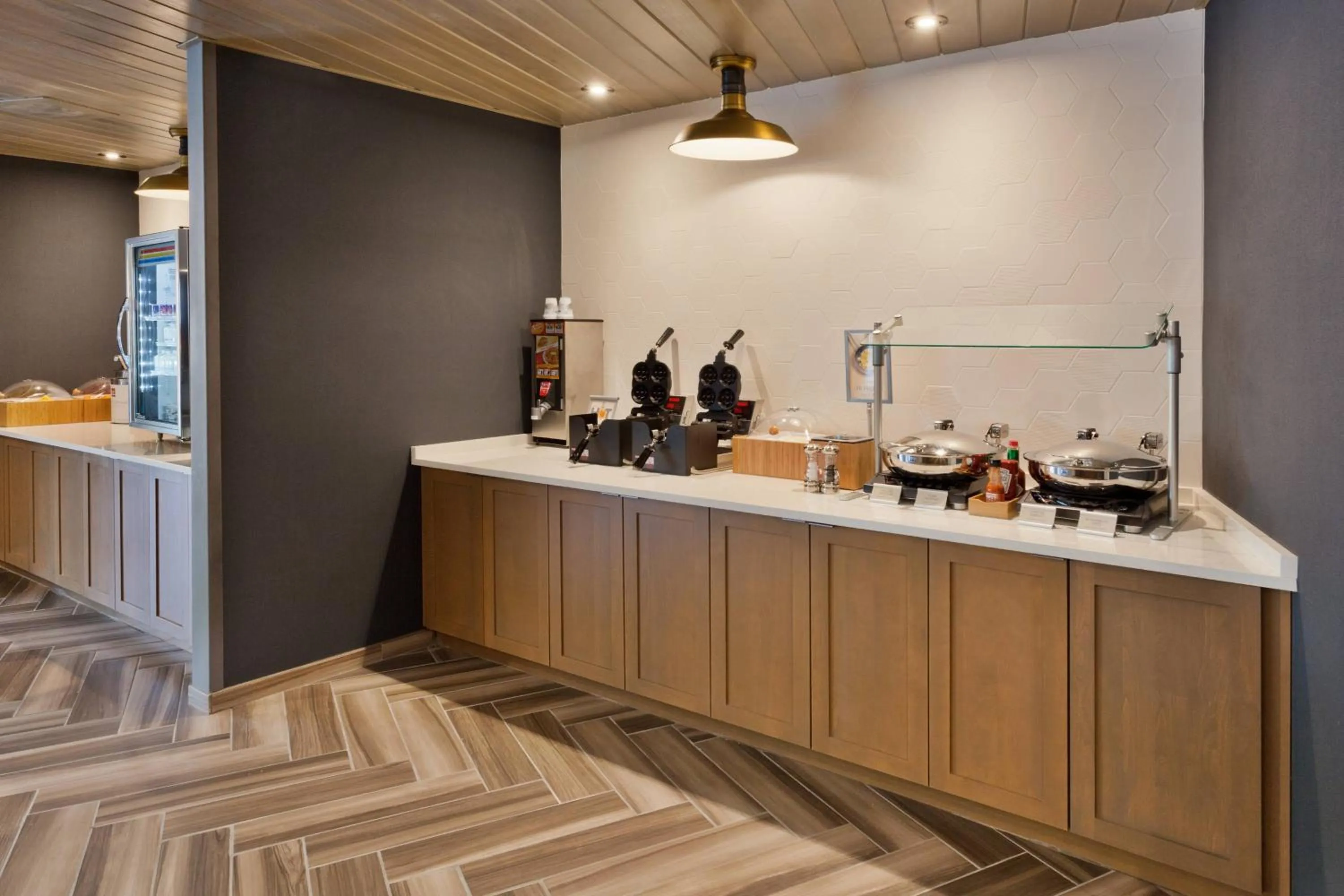 Breakfast in Fairfield Inn & Suites by Marriott Birmingham Colonnade