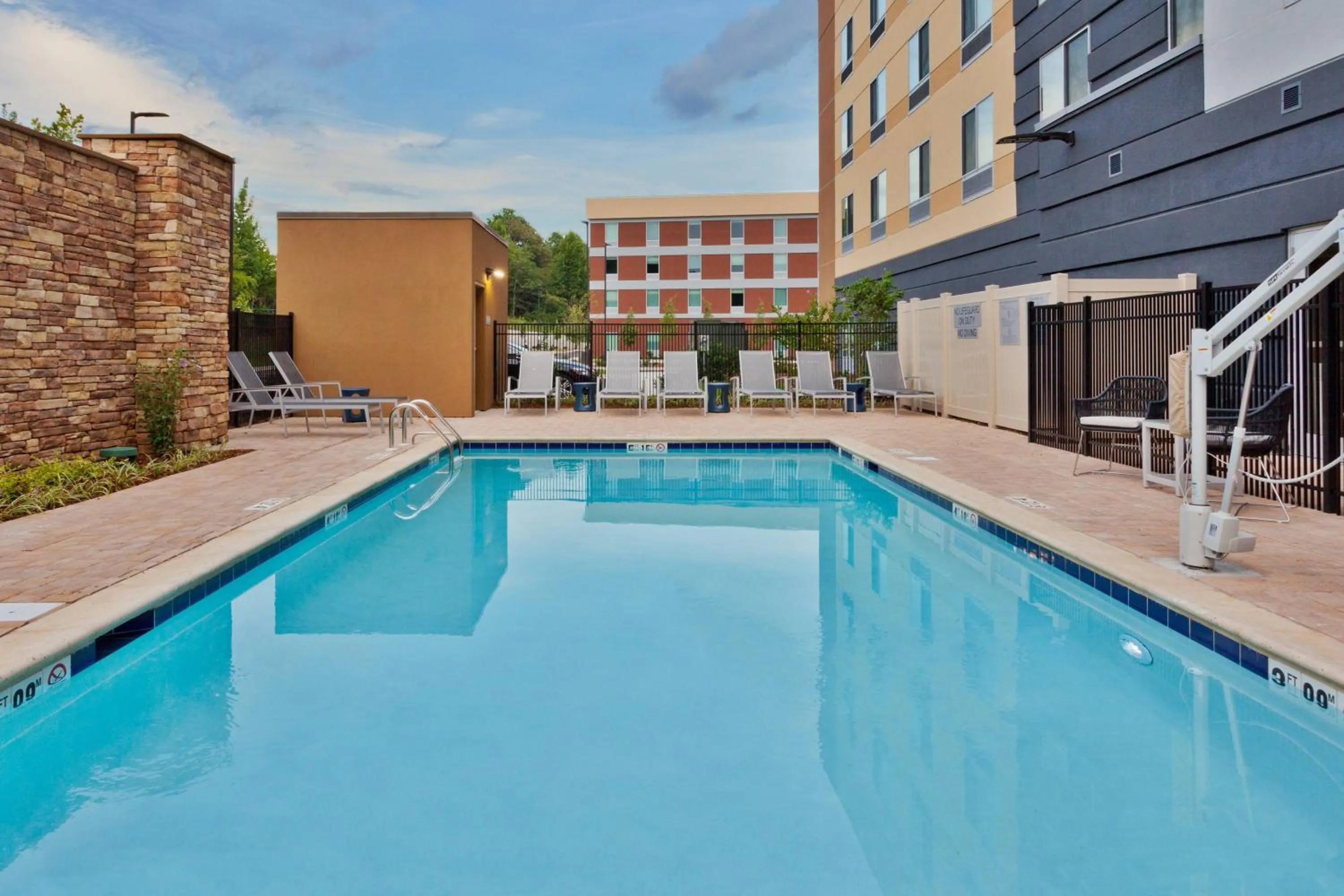 Swimming pool in Fairfield Inn & Suites by Marriott Birmingham Colonnade