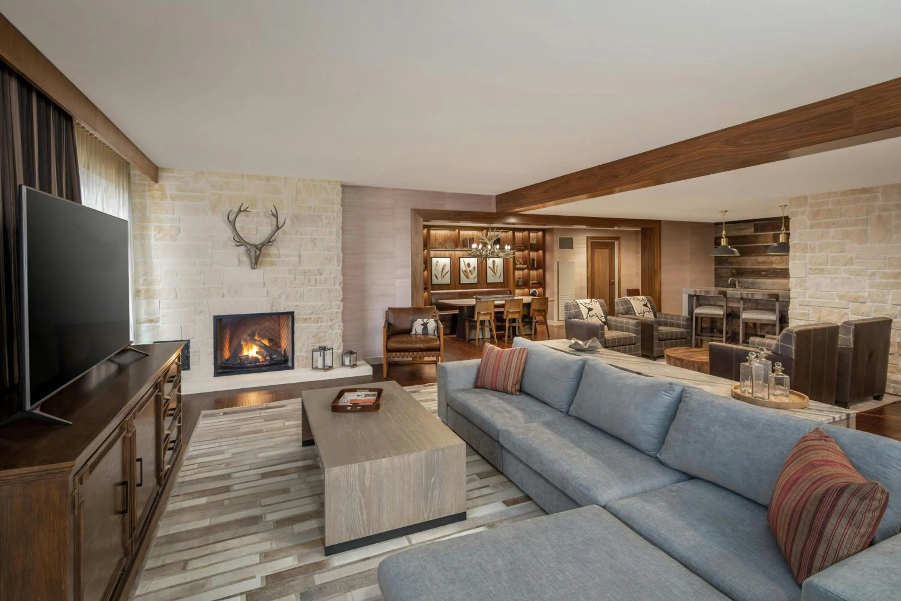 Living room in Gaylord Rockies Resort & Convention Center