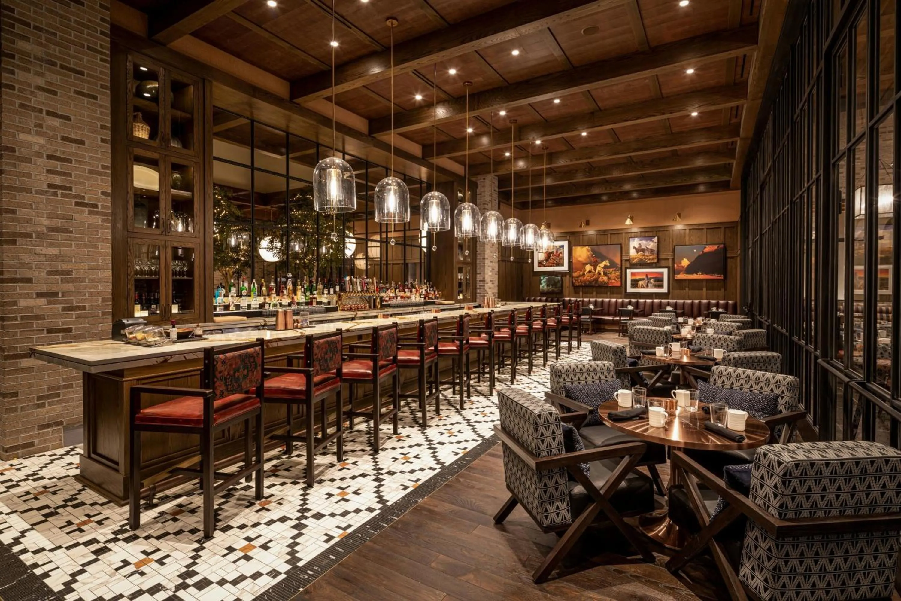 Lounge or bar in Gaylord Rockies Resort & Convention Center