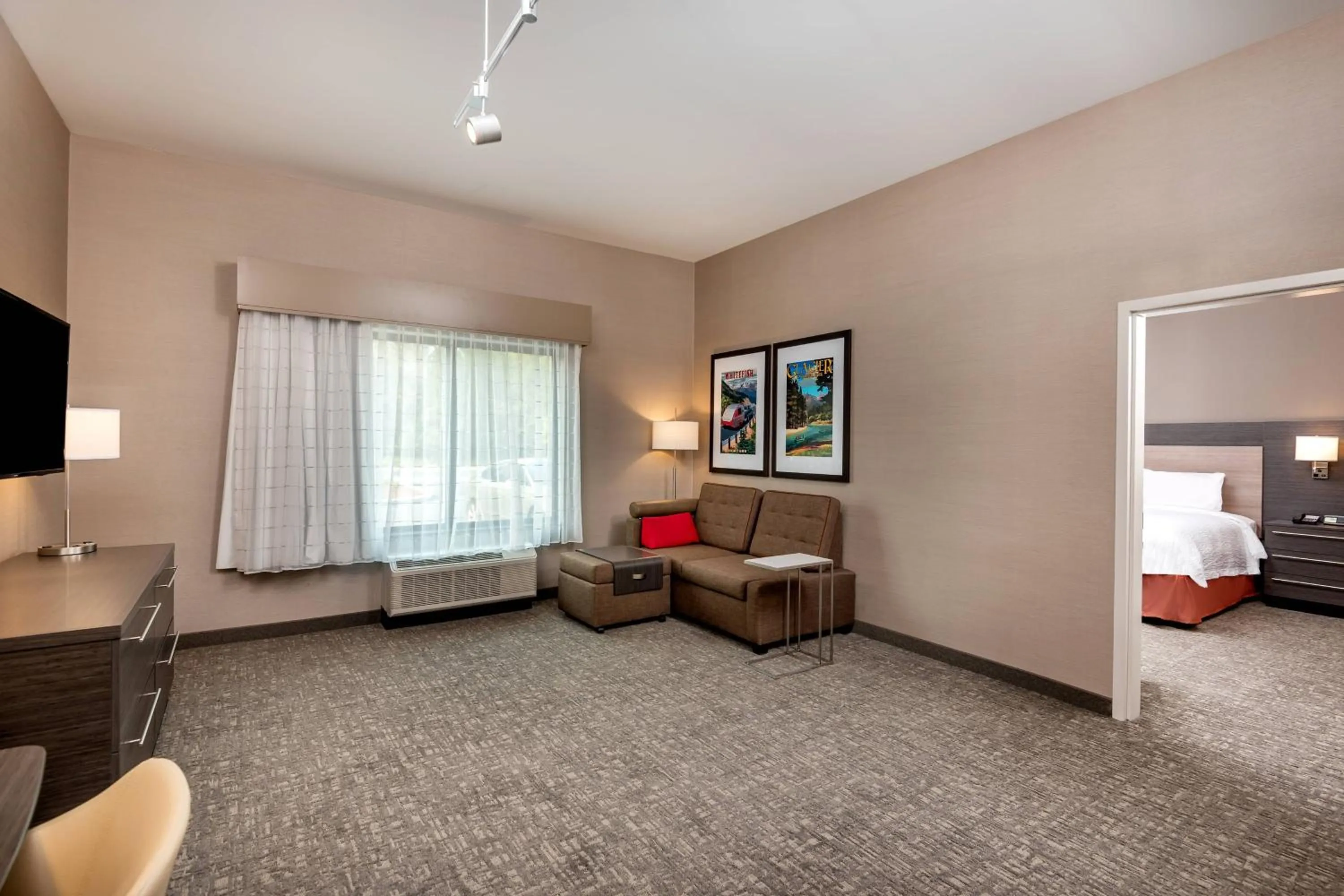 Living room, Bed in TownePlace Suites by Marriott Whitefish