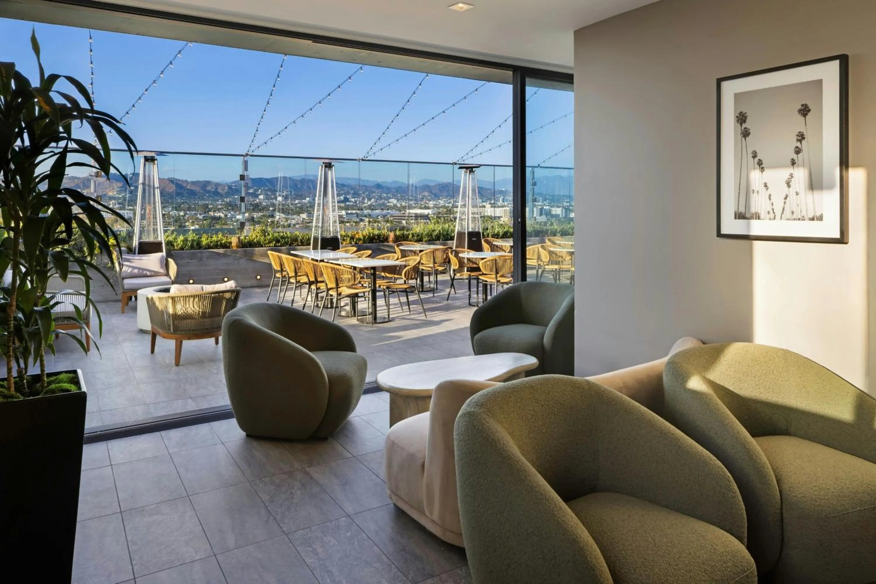 Lounge or bar in AC Hotel by Marriott Beverly Hills