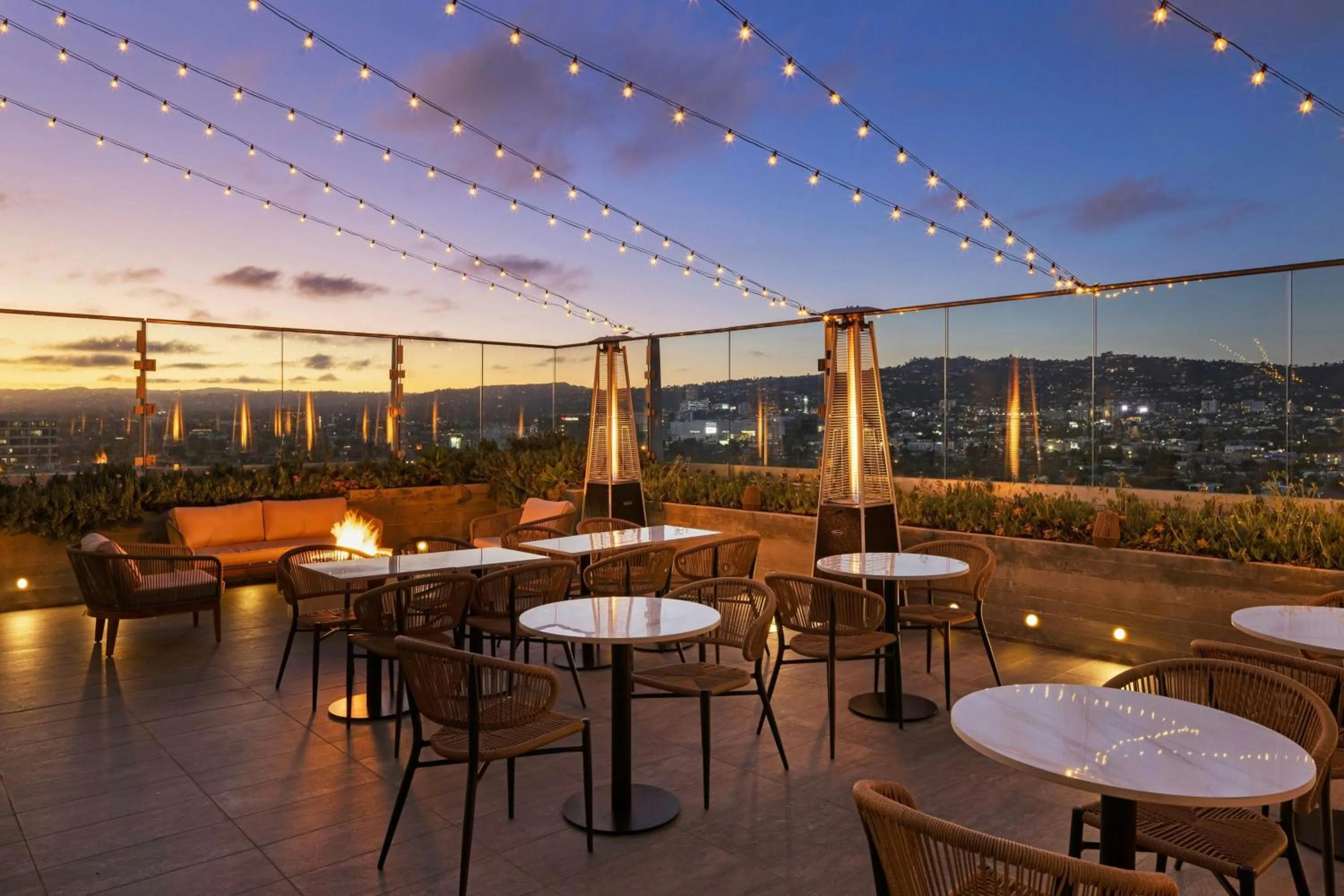 Lounge or bar in AC Hotel by Marriott Beverly Hills