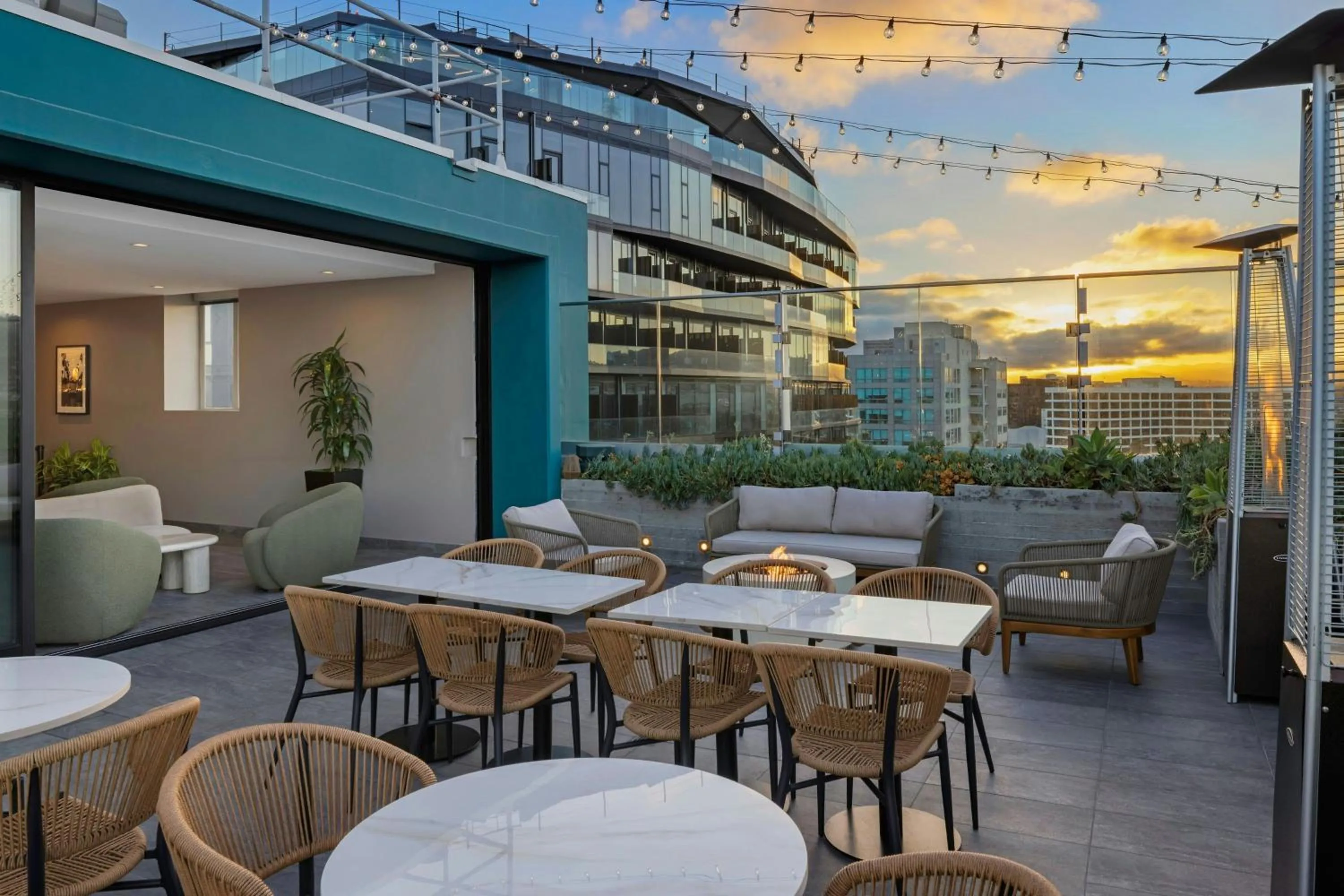 Lounge or bar in AC Hotel by Marriott Beverly Hills