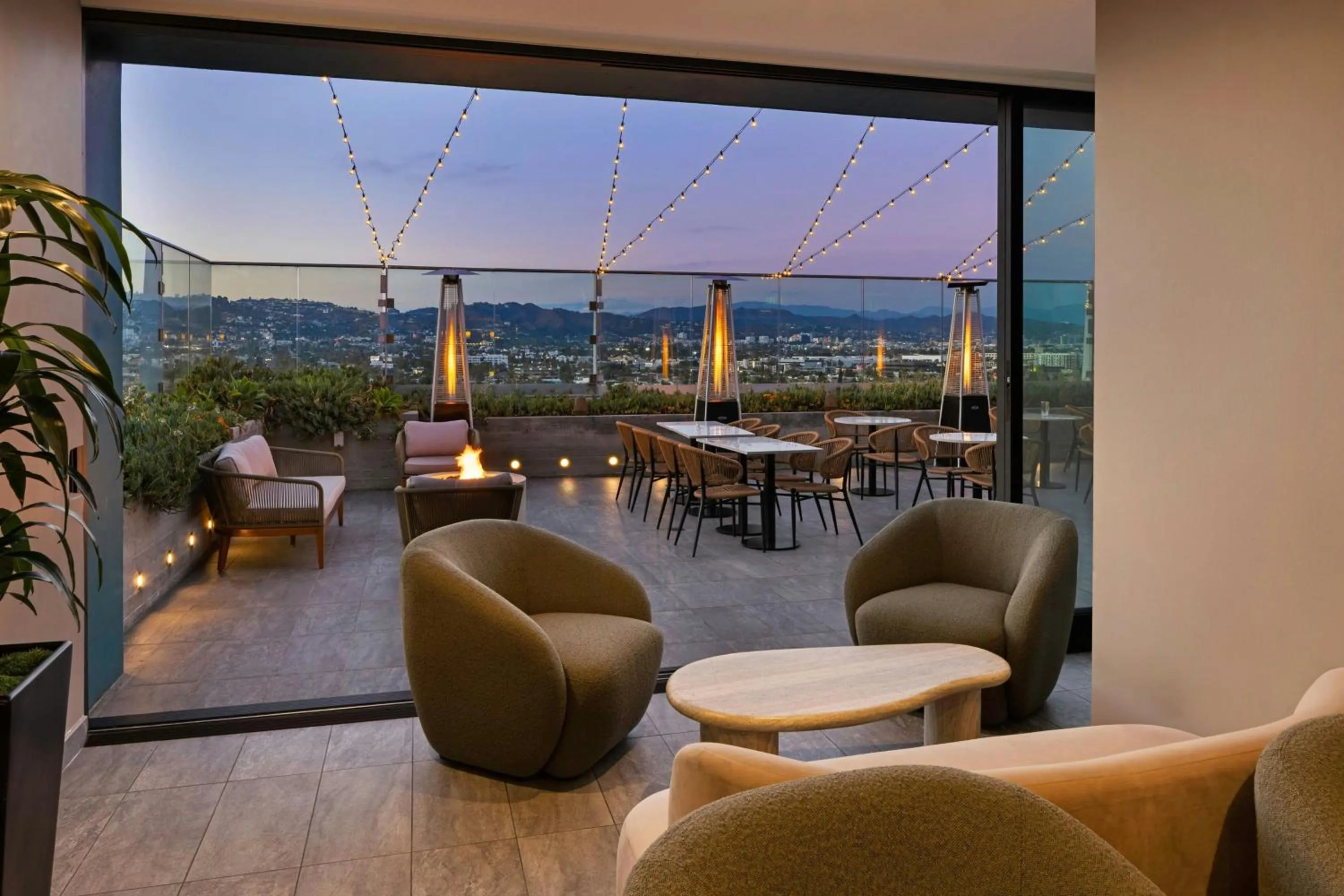 Lounge or bar in AC Hotel by Marriott Beverly Hills