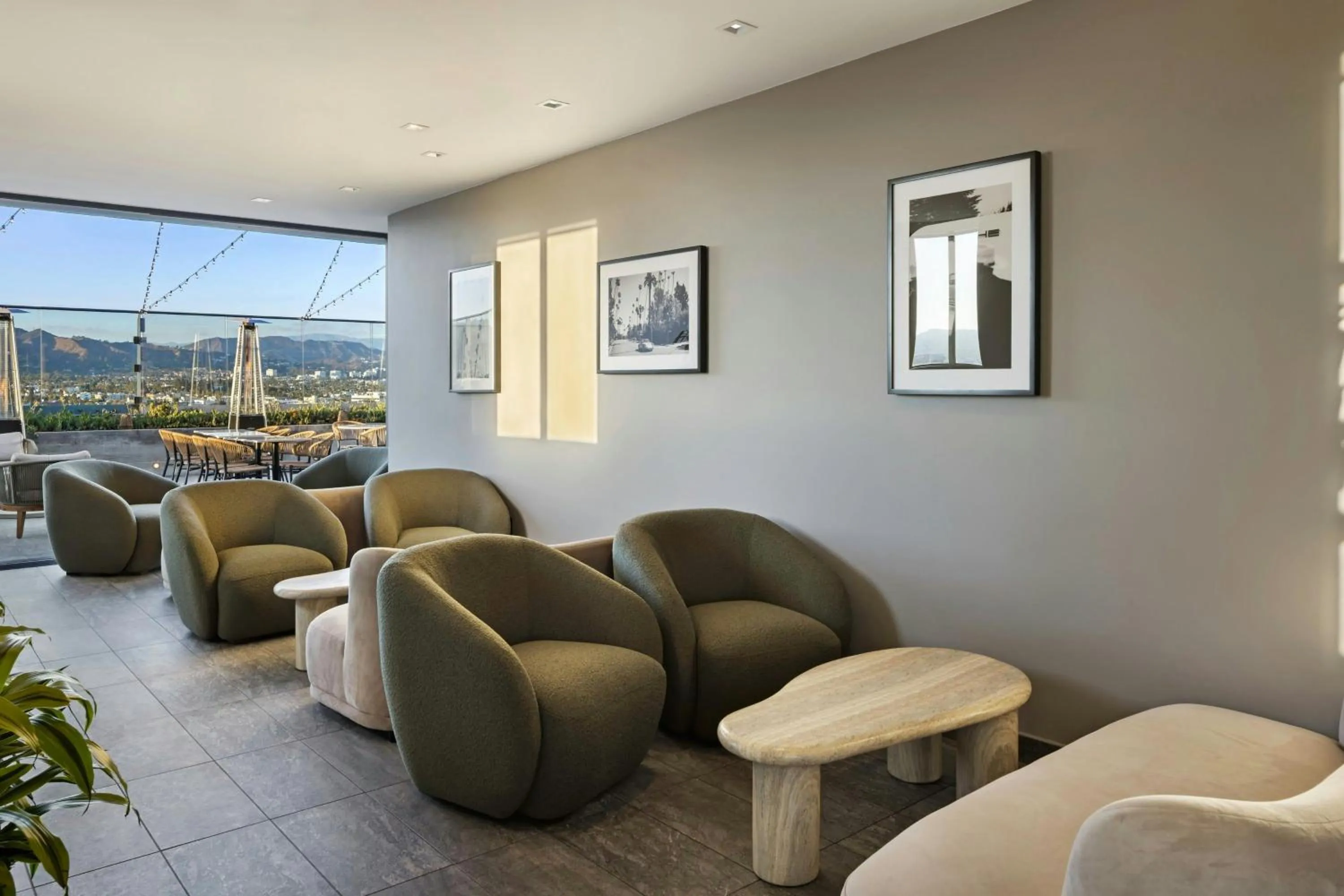 Lounge or bar in AC Hotel by Marriott Beverly Hills