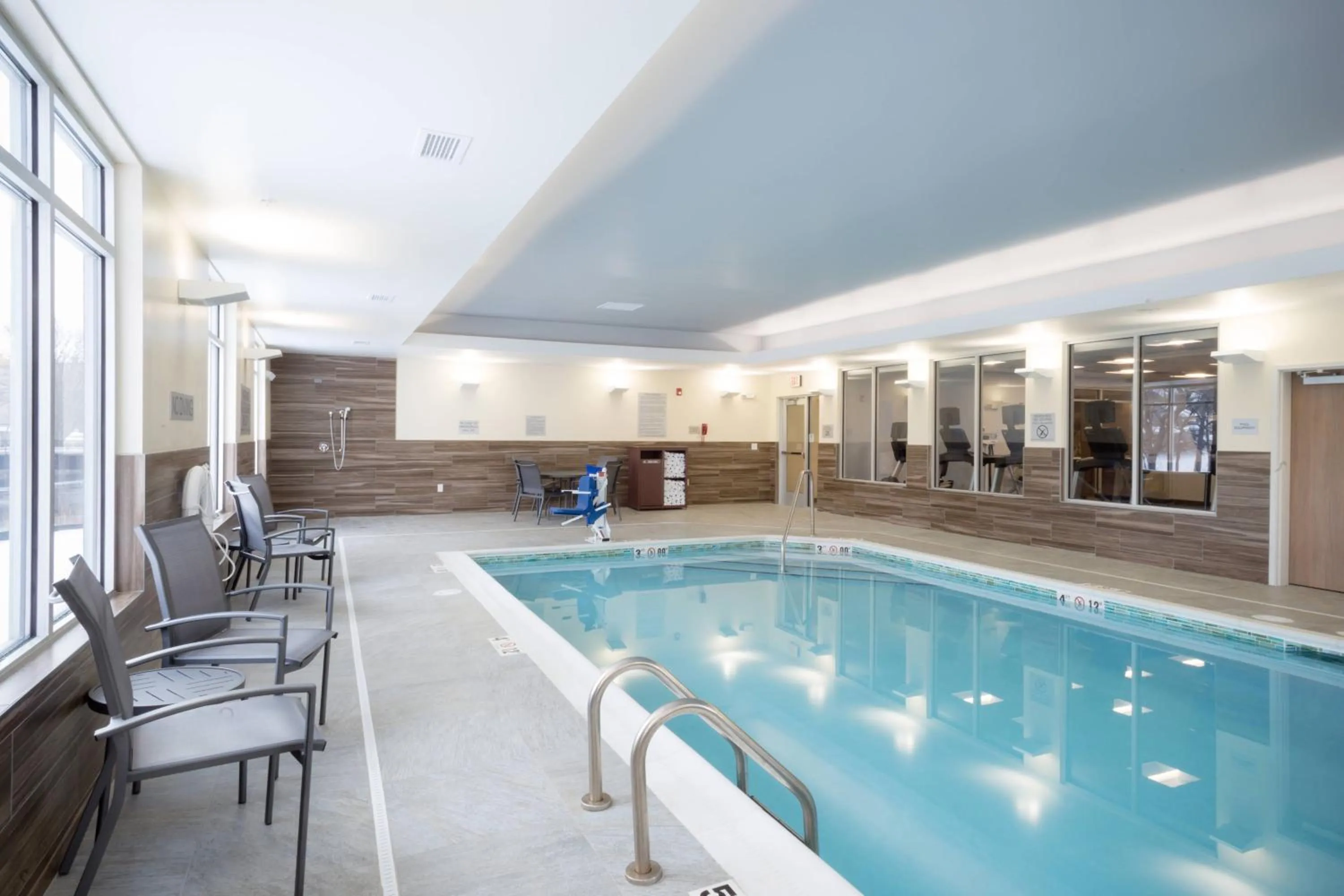 Swimming pool in Fairfield Inn & Suites by Marriott Northfield