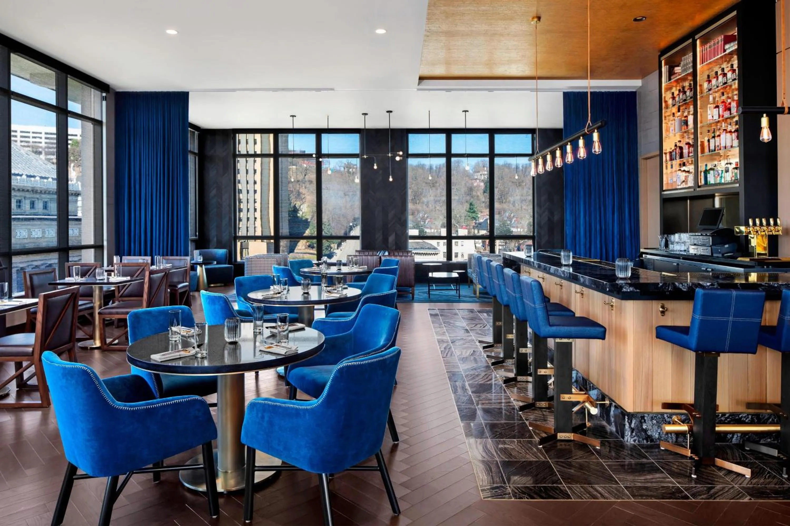 Restaurant/places to eat in The Oaklander Hotel, Autograph Collection