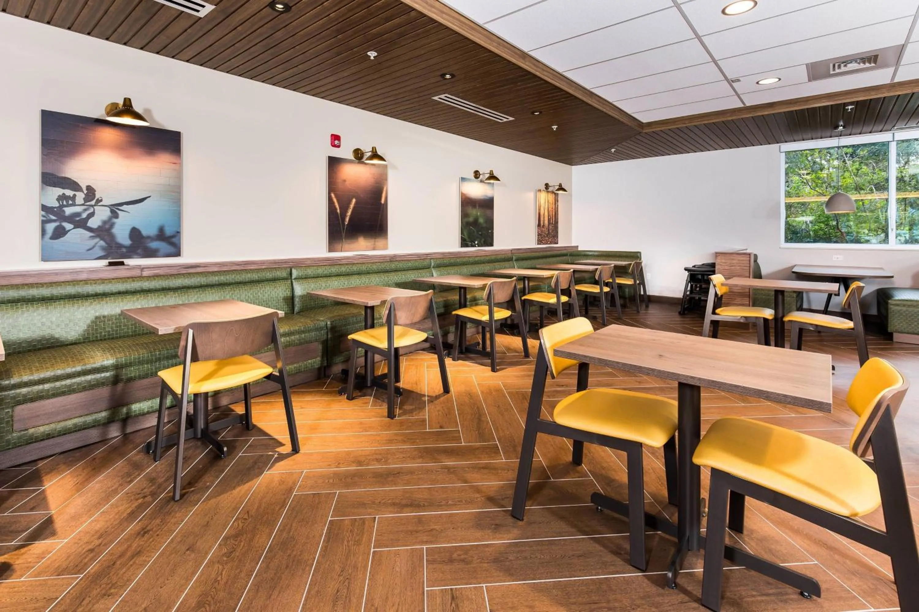 Restaurant/places to eat in Fairfield Inn & Suites by Marriott Crestview