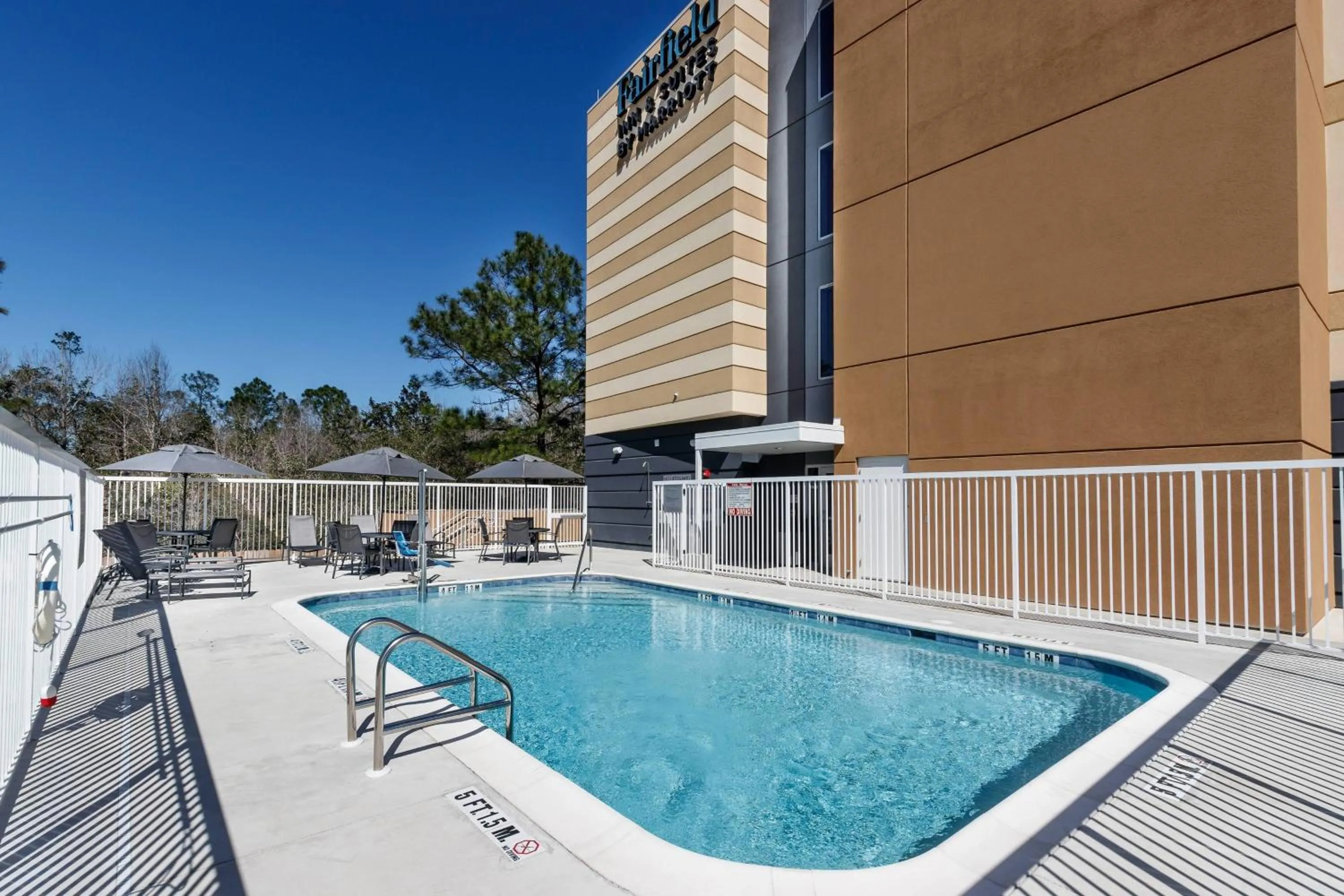 Swimming pool in Fairfield Inn & Suites by Marriott Crestview