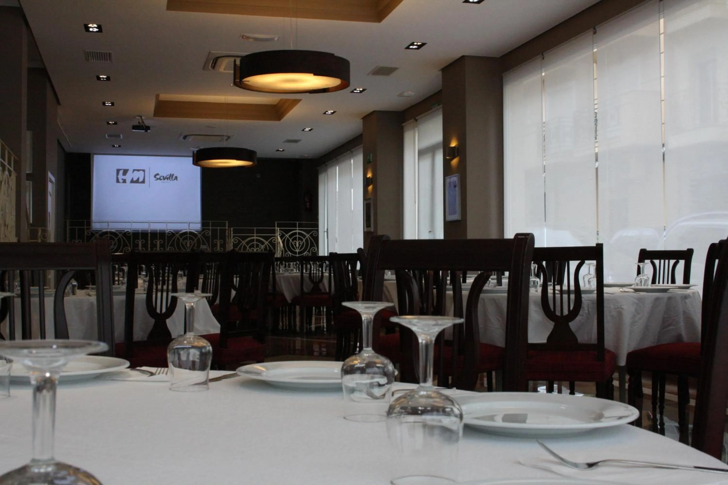 Restaurant/places to eat in Hotel Sevilla