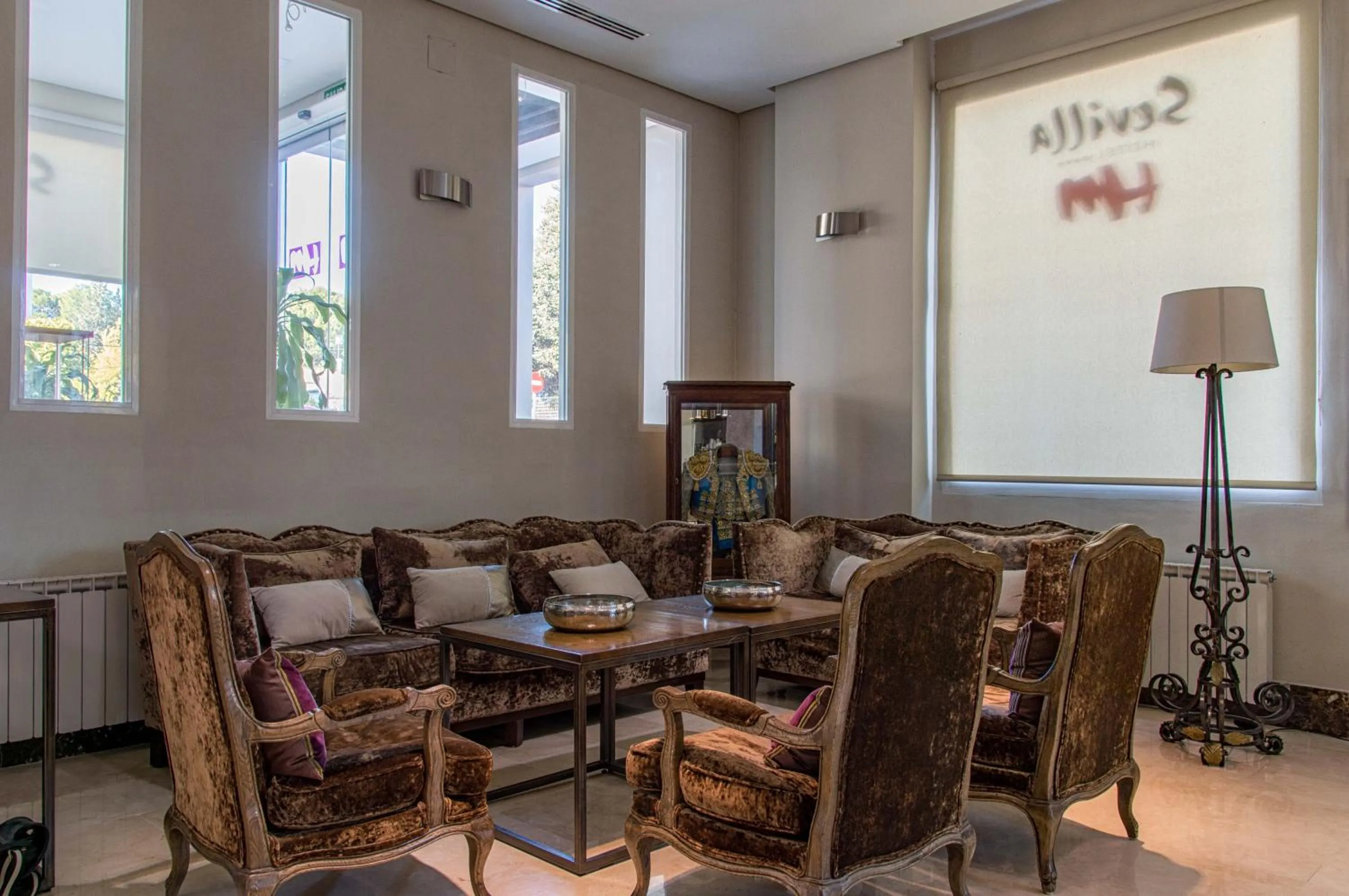 Communal lounge/ TV room in Hotel Sevilla